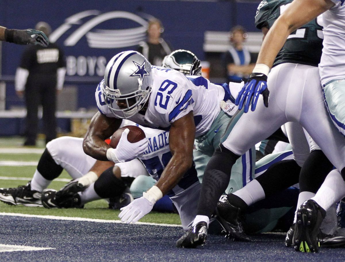 Dallas Cowboys quarterback Tony Romo (9), his left arm in a sling, greeted  former teammate Philadelphia Eagles running back DeMarco Murray (29) as the  Cowboys beat the Eagles 20-10 on Sunday, Sept.