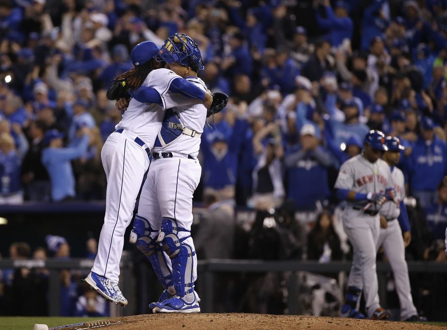 Cueto's 2-hitter sends Royals over Mets for 2-0 Series lead