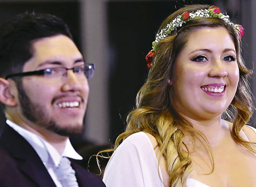 La pareja del último capítulo de Contra viento y marea.