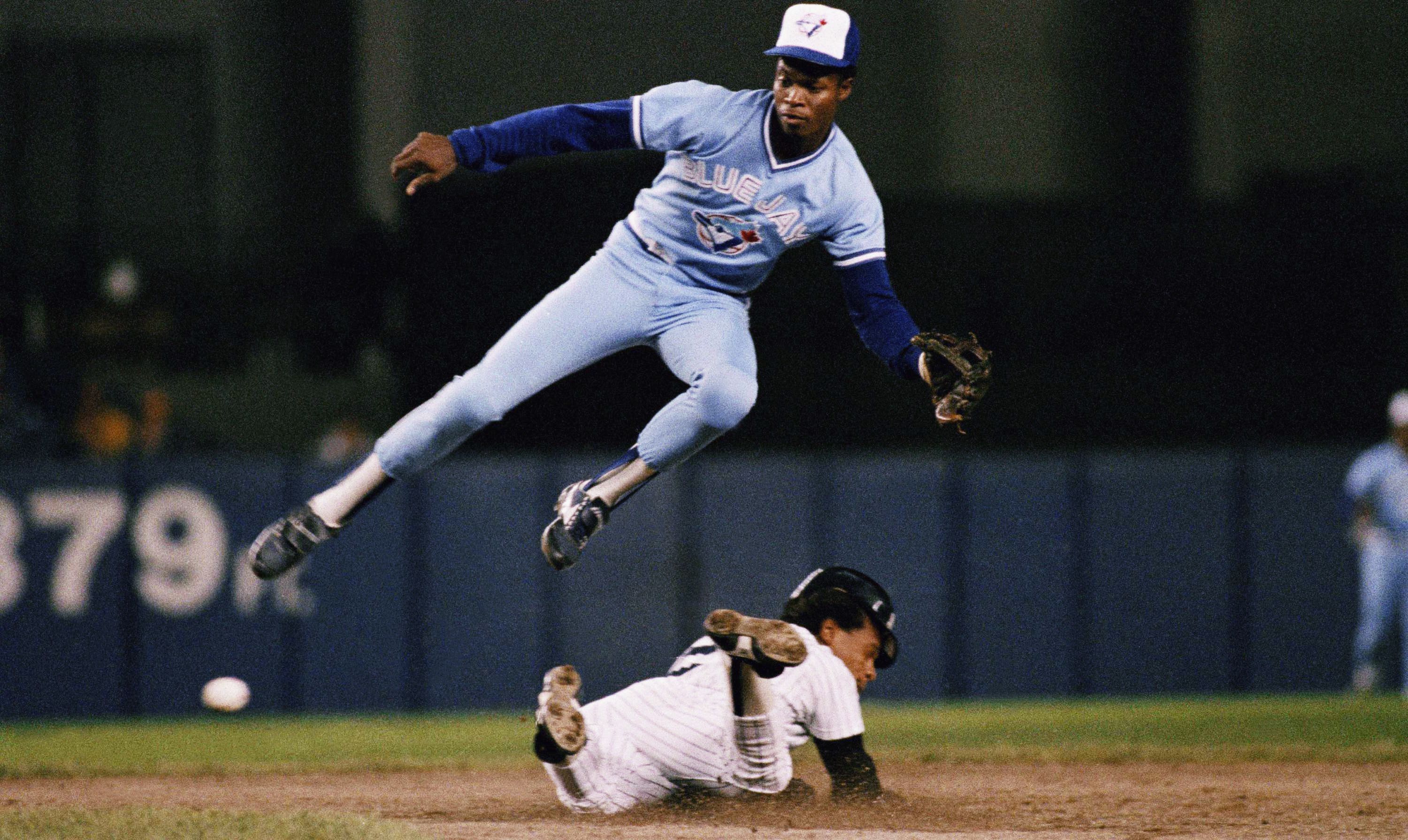 TONY FERNANDEZ CLEVELAND INDIANS ACTION SIGNED 8x10