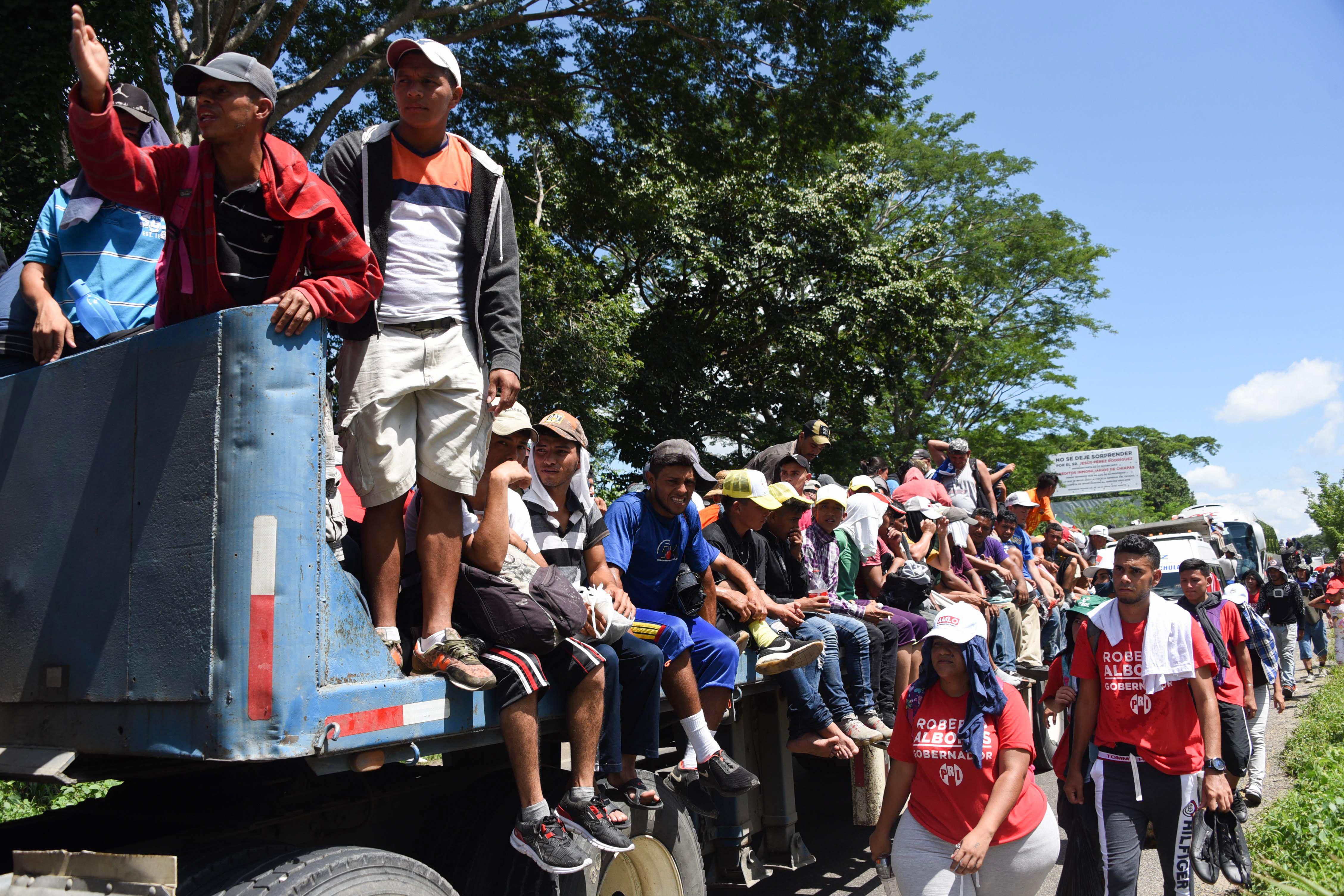 Crece la caravana de migrantes que se dirige hacia Estados Unidos