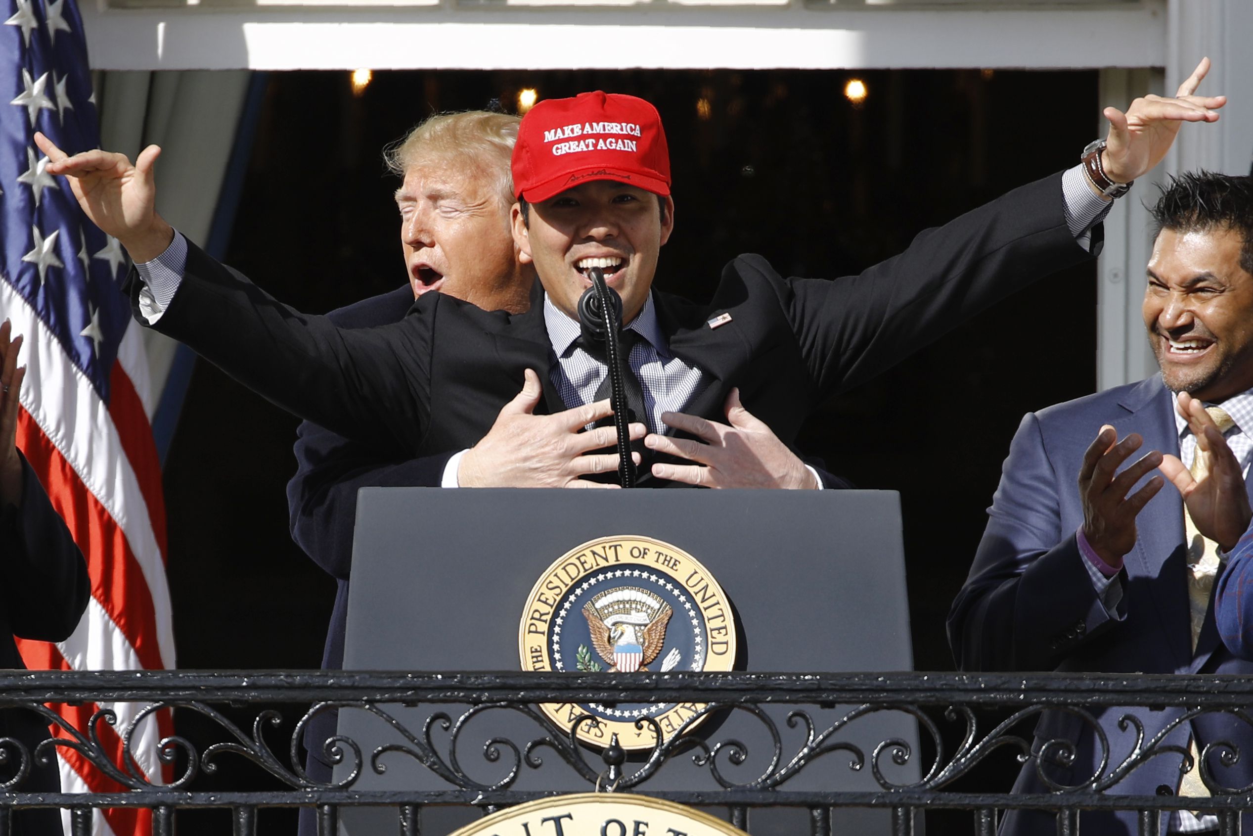 Kurt Suzuki wears MAGA hat, gets hug from Trump 