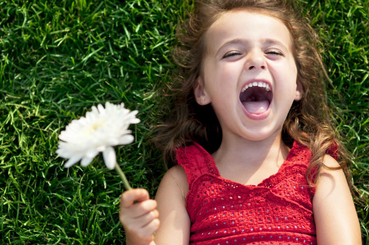 niña feliz