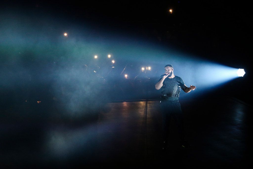 Drake delivered nonstop hits at Dallas 'It's All a Blur' show