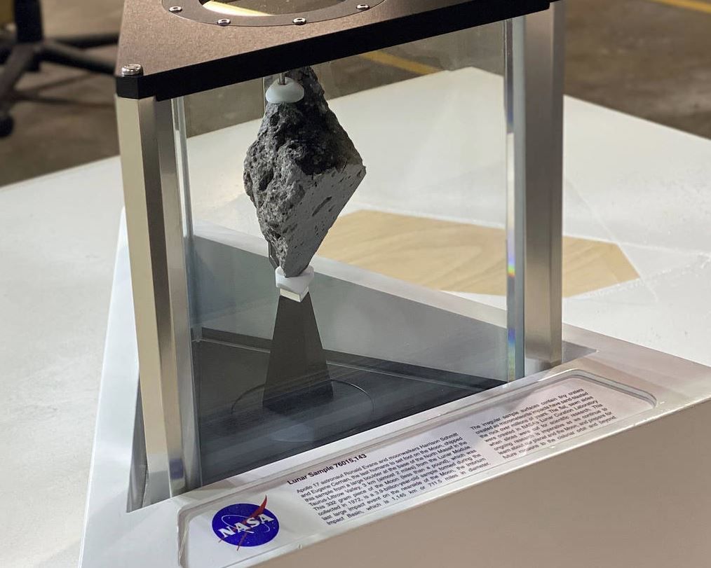 La NASA presta una roca lunar para su exhibición en el despacho Oval de la Casa Blanca, a petición de Joe Biden