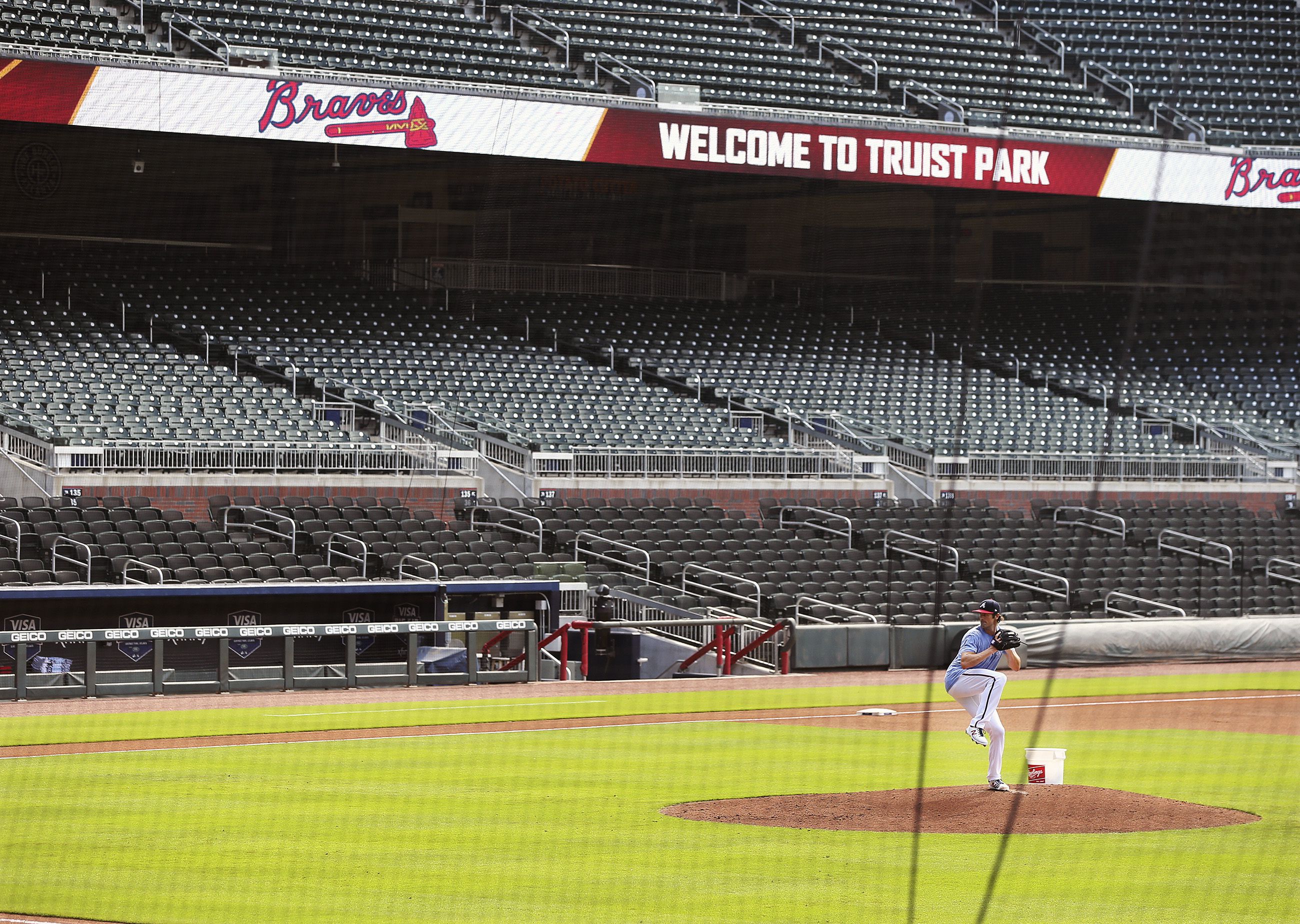 Cardinals pitcher with Cherokee heritage speaks out against Braves