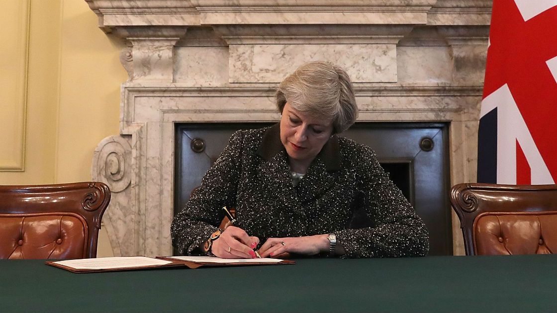 May firma brexit