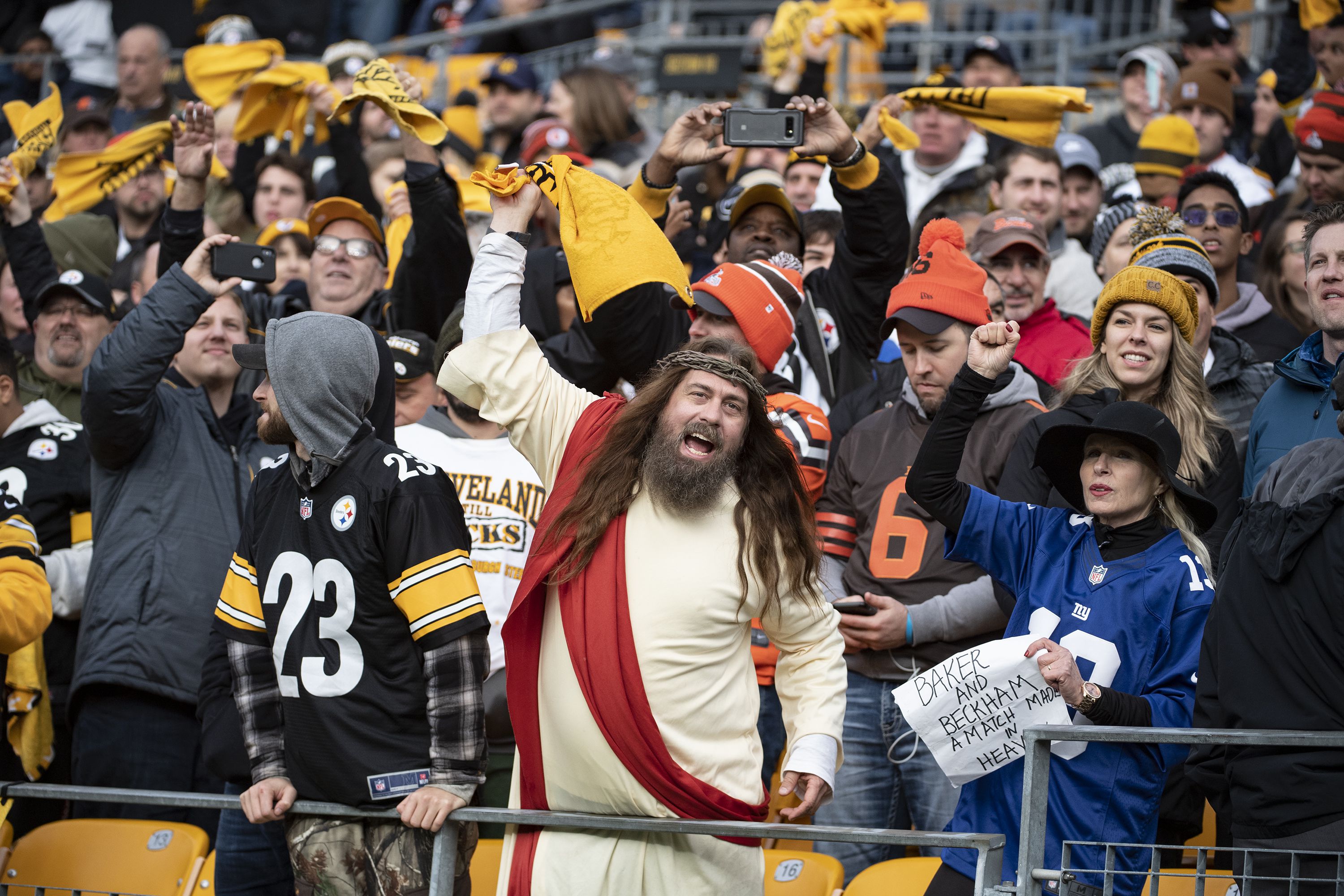 Steelers wear 'Free Pouncey' shirts before fiery rematch with