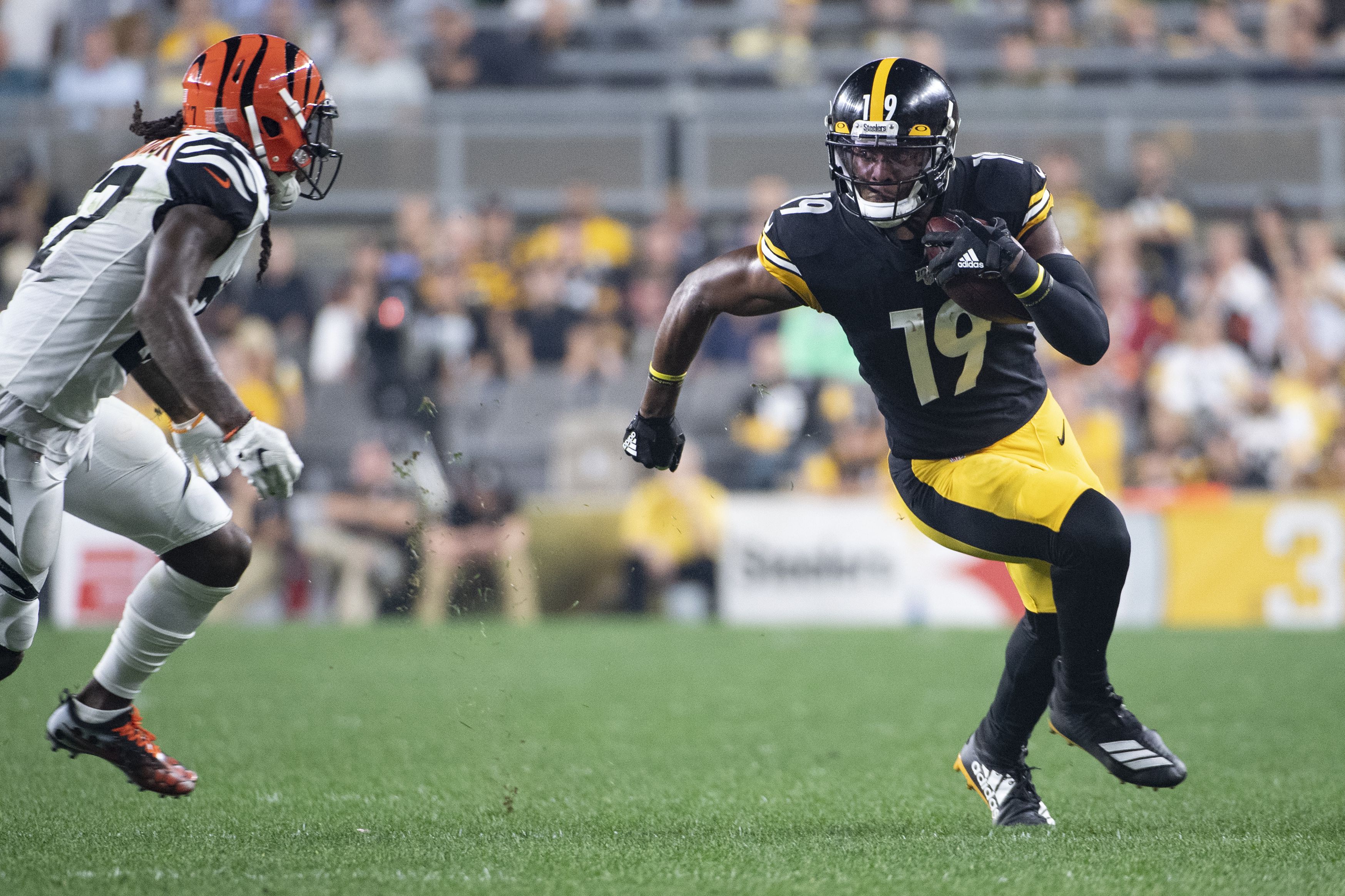 JuJu Smith-Schuster sits out practice with toe injury, Vince Williams  returns & more from the Steelers injury report 