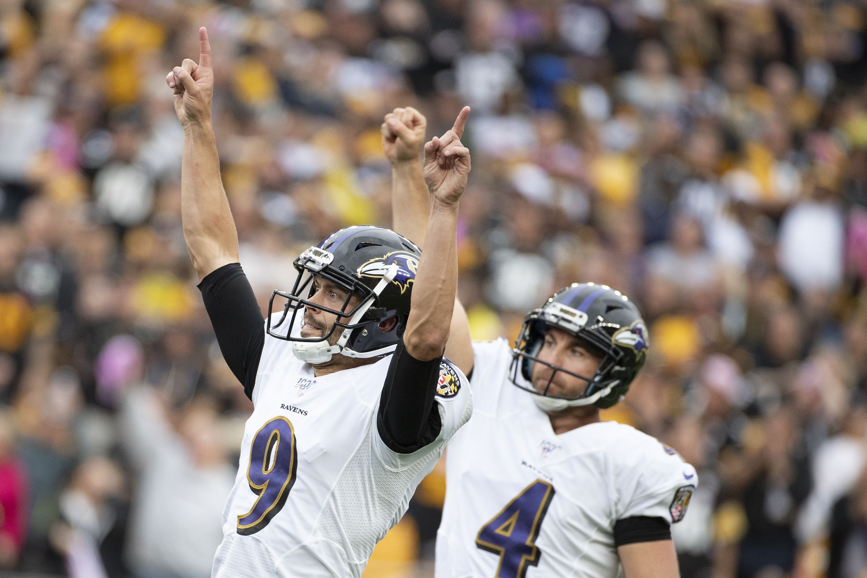 Baltimore Ravens' Justin Tucker takes home another award 