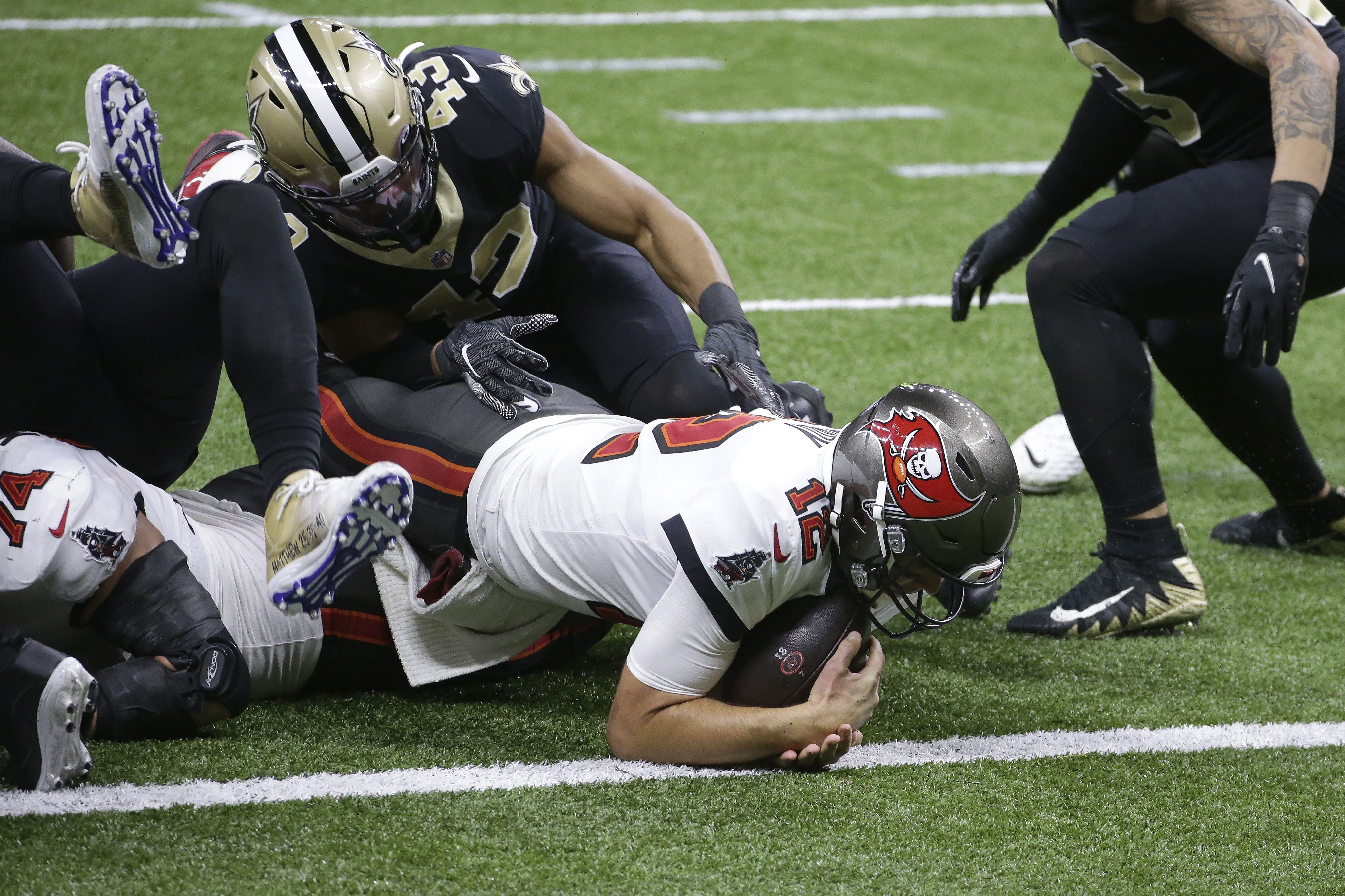 Brady, Bucs, end playoffs for Saints, Brees, 30-20