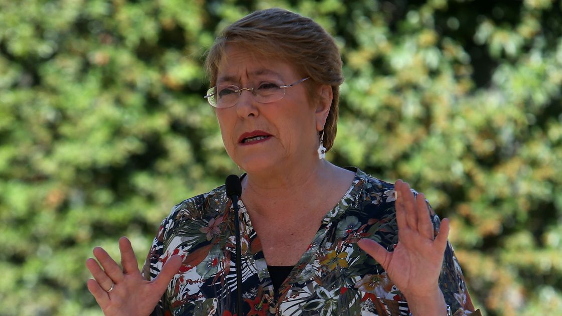 Michelle Bachelet  llega a sufragar Colegio Teresiano Enrique de Oss—