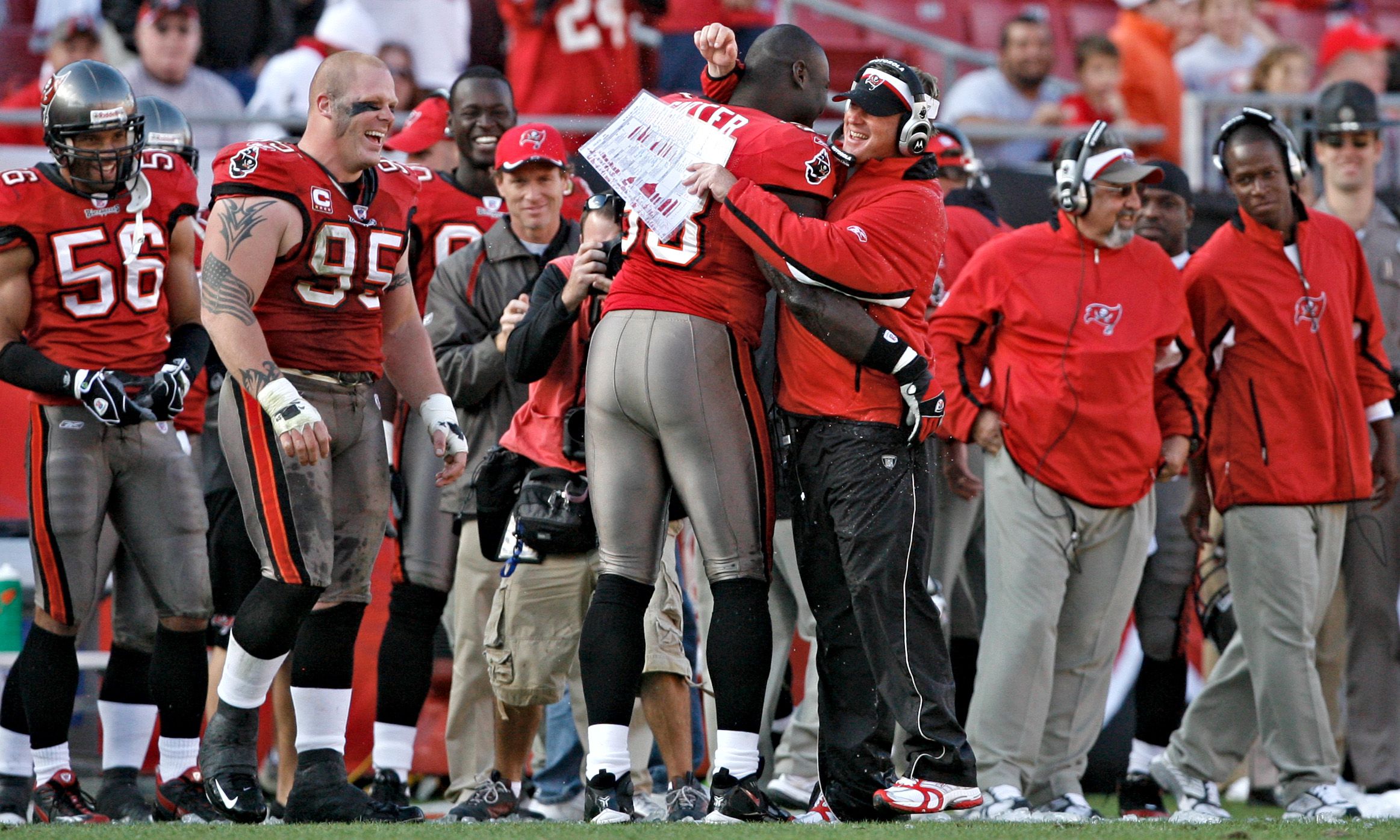 Bucs Celebrate NFC South Title Win, Clinching Playoffs 