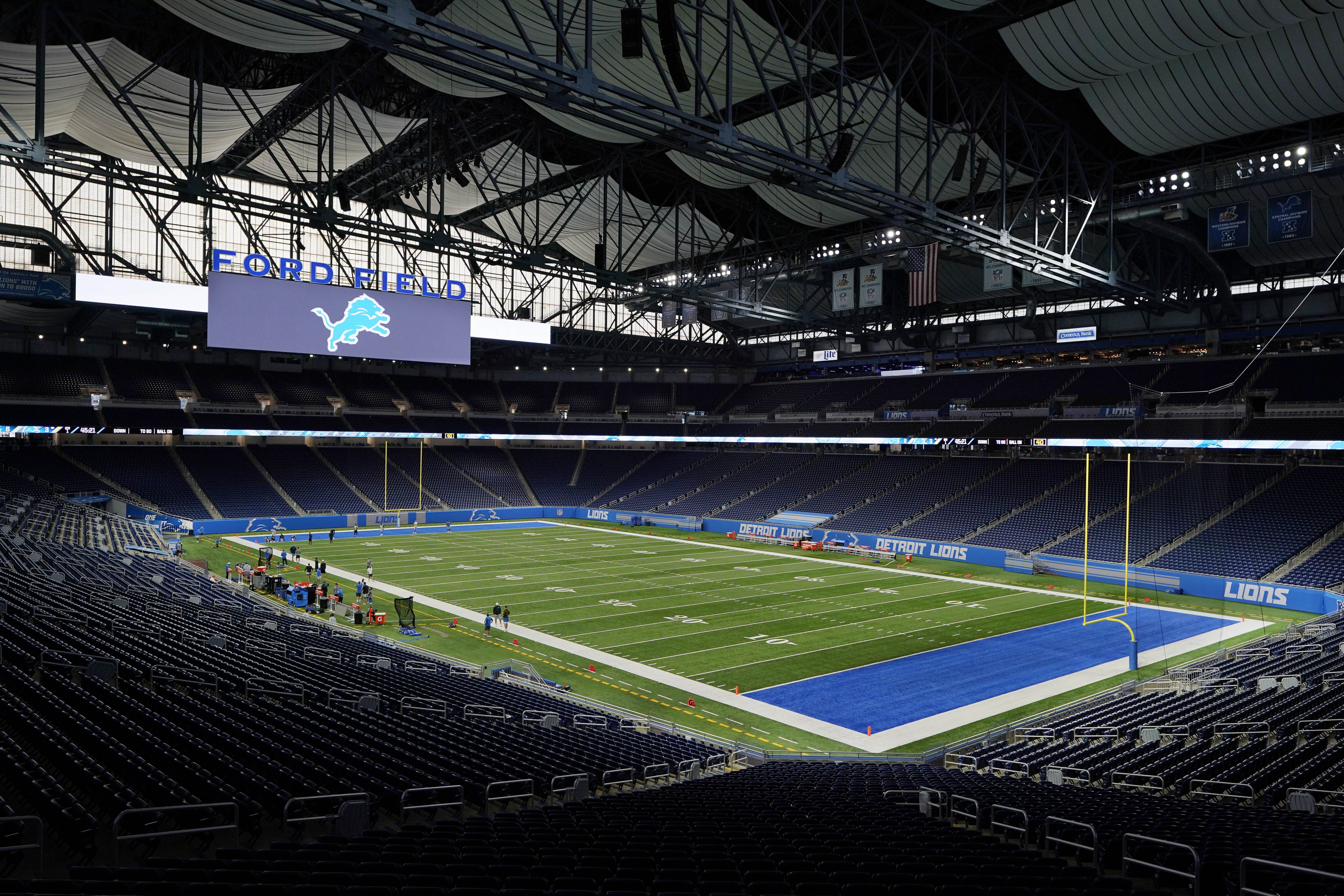 Ford Field on X: Our @Lions staff got here at 6 a.m. and decided to set a  new record of clearing the flooring off the field today. Shaved off TWO  HOURS from