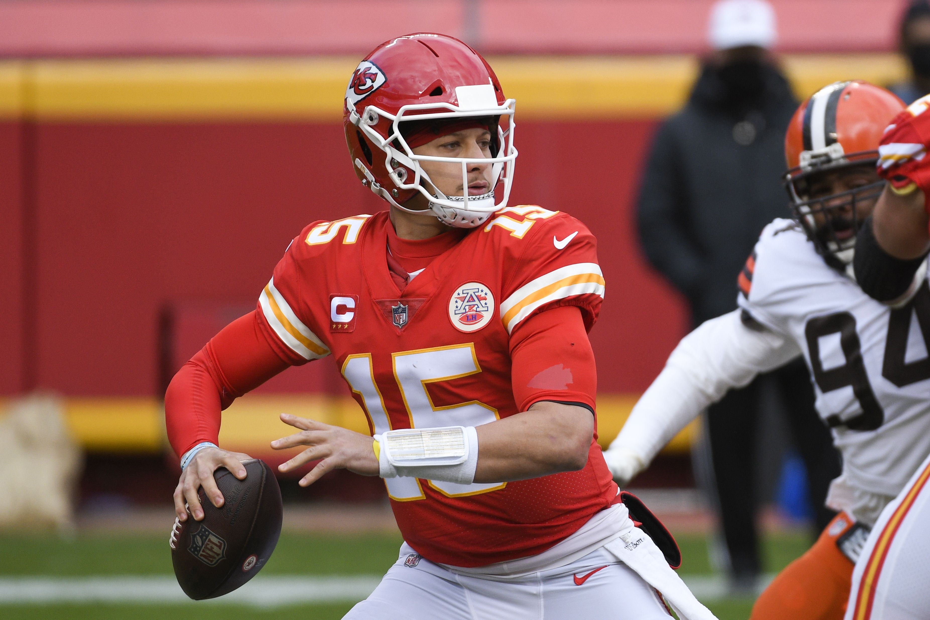 After losing Mahomes, Chiefs and Henne hold off Browns 22-17 - The