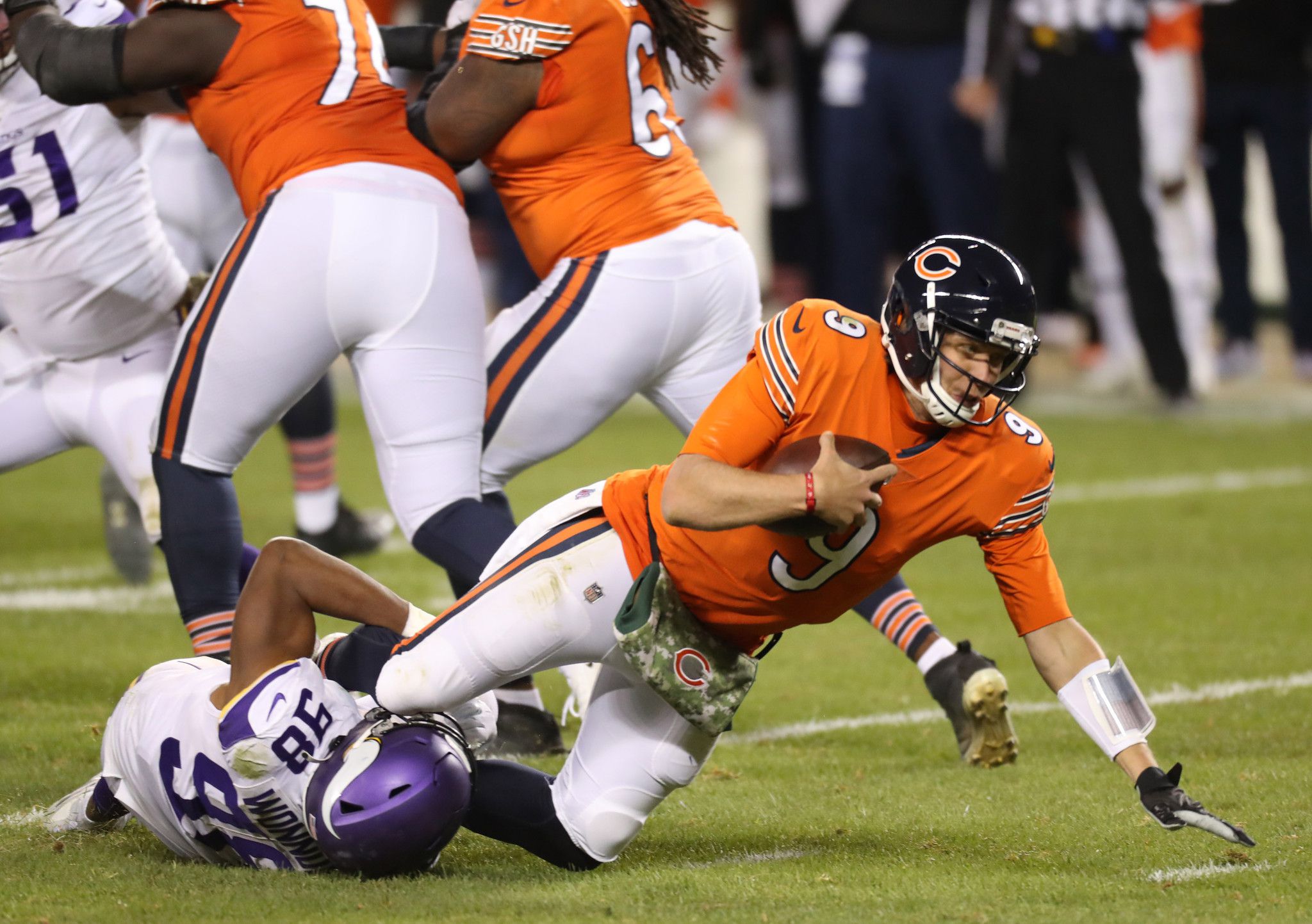 Cousins, Hicks lead way as Vikings knock out Fields, beat Bears 19