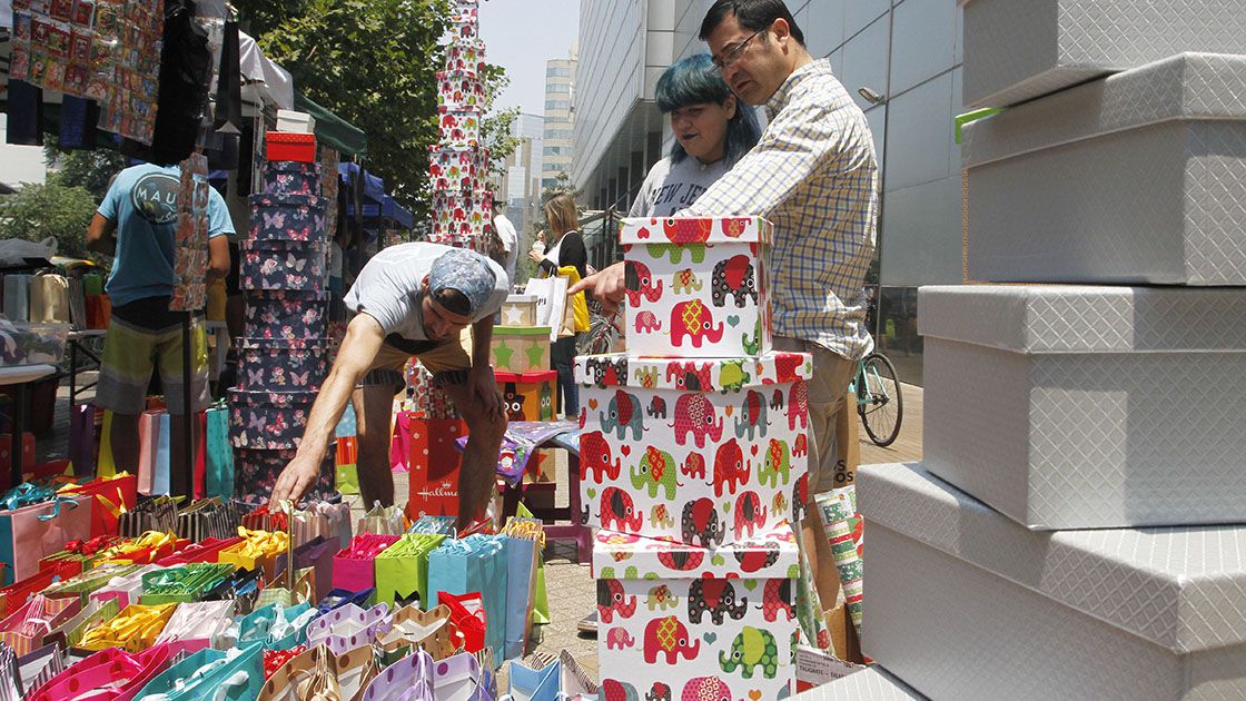 Santiaguinos realizan las ultimas compra para esta navidad