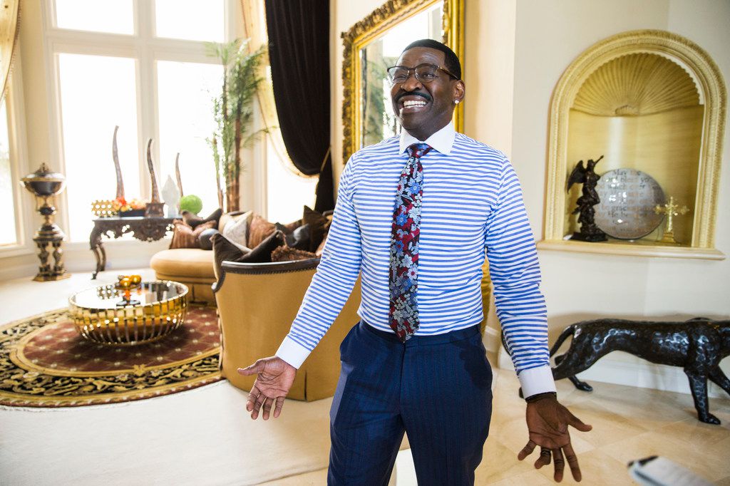 Michael Irvin honors Buffs after win with awesome outfit choice