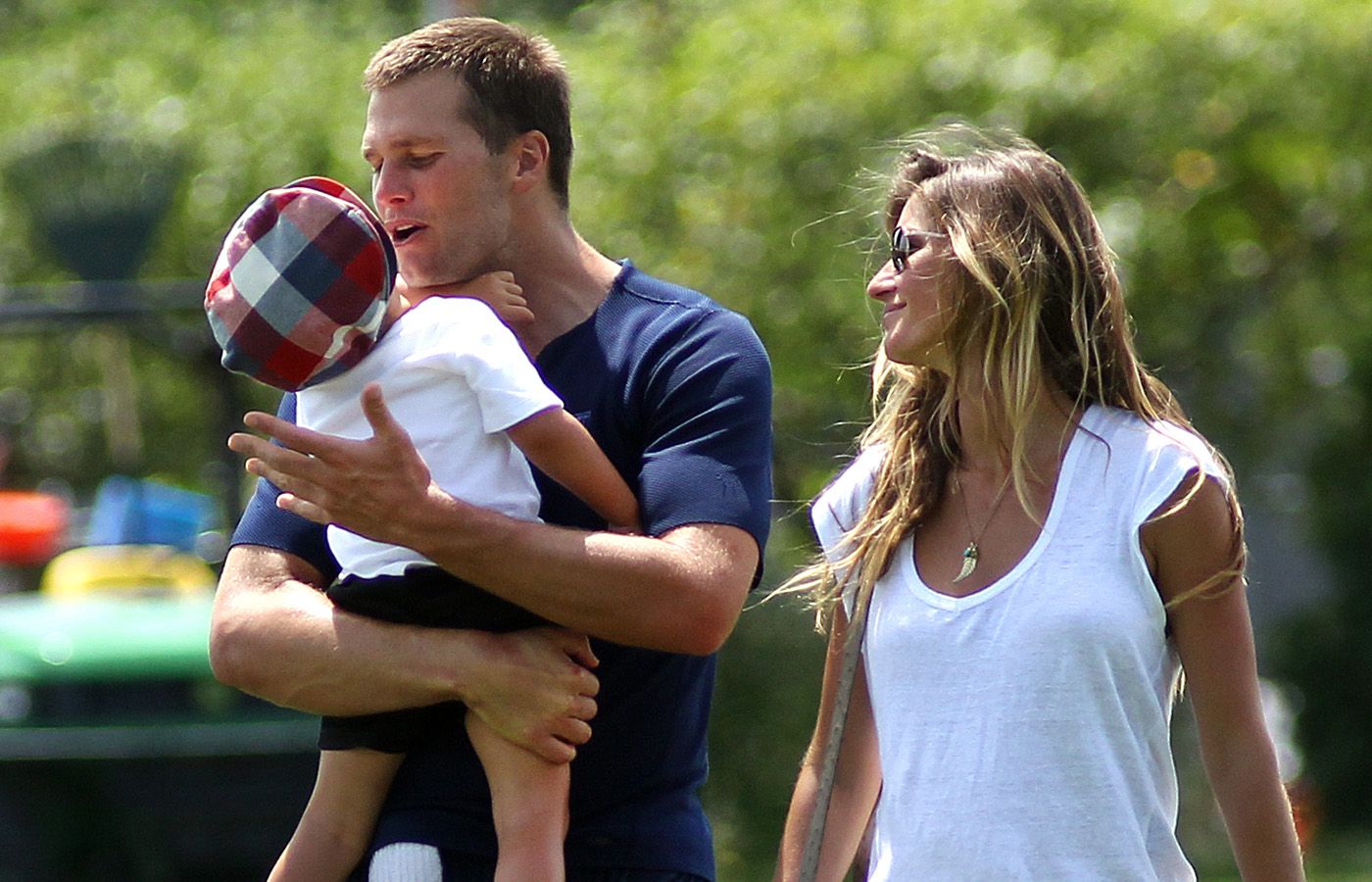 Look: Tom Brady's Ex-Teammate Shares Gisele Photo - The Spun: What's  Trending In The Sports World Today