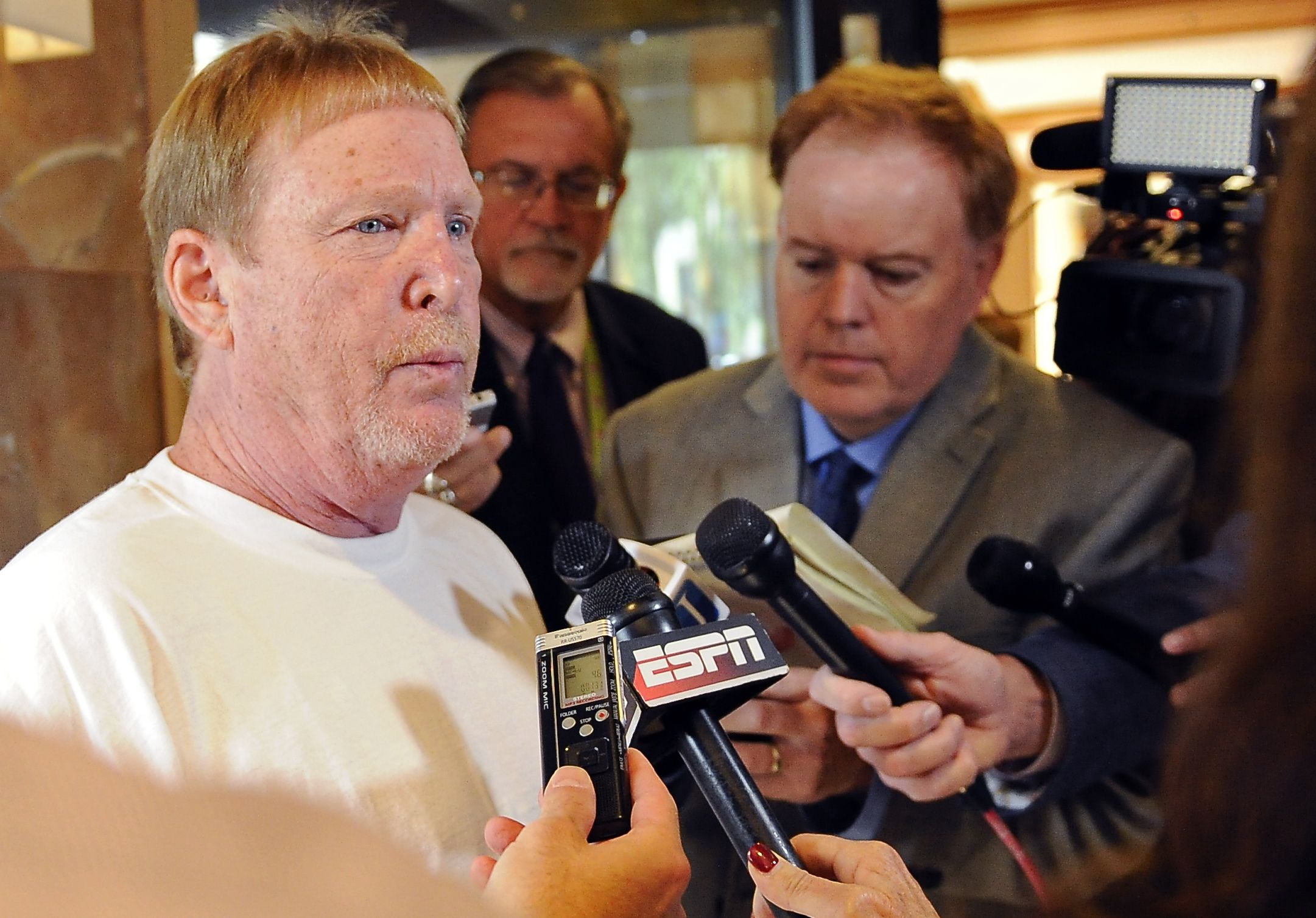 Raiders owner Mark Davis wants to move to Las Vegas