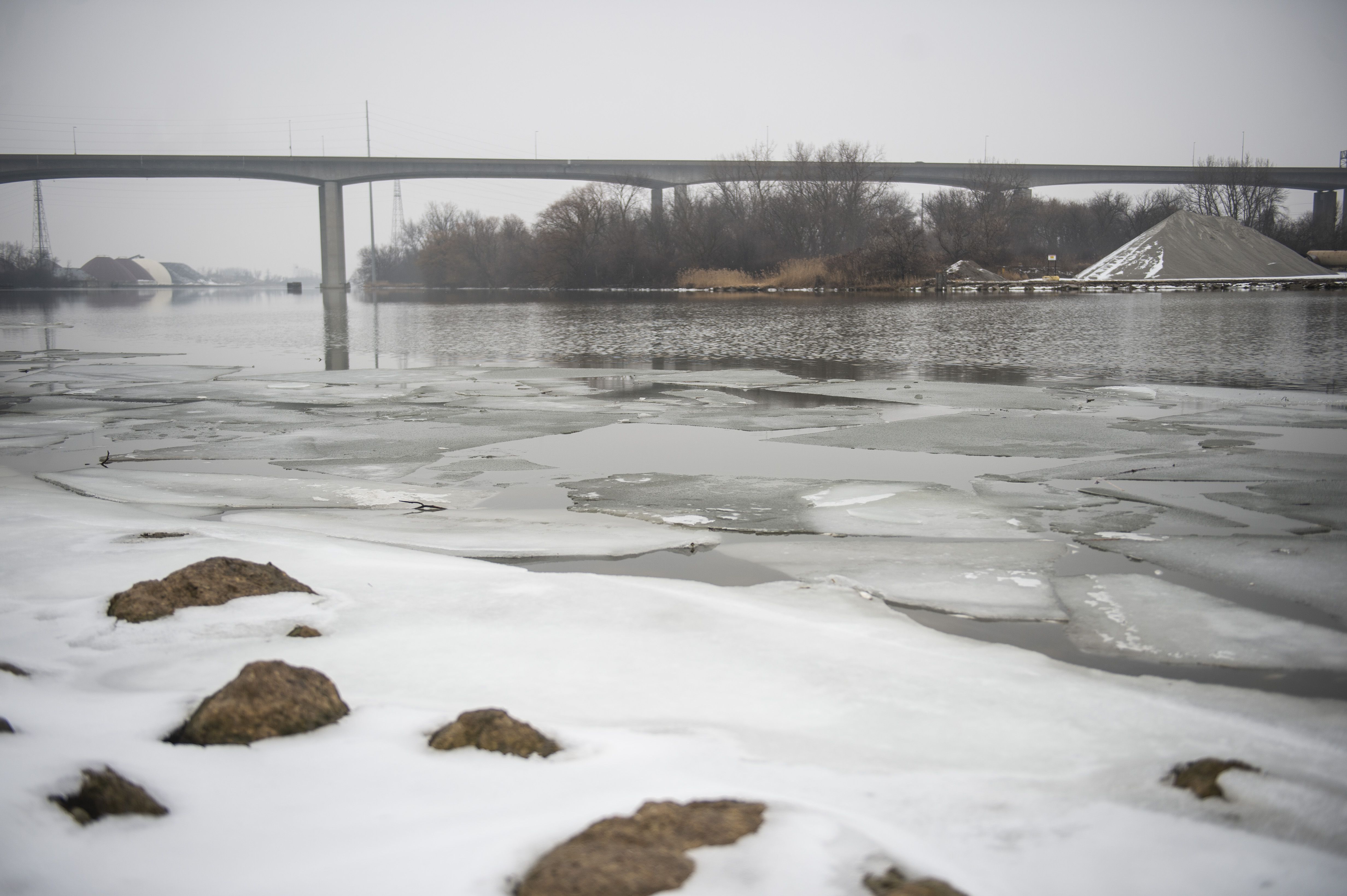 Lack of ice on Saginaw River and Bay hurts winter fishing, but that could  soon change 