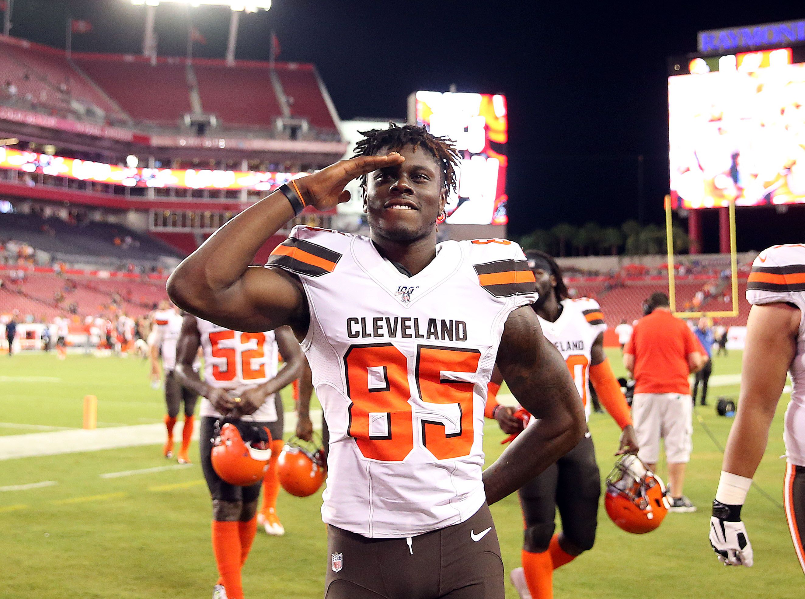 Cleveland Browns tight end David Njoku (85) walks off of the field