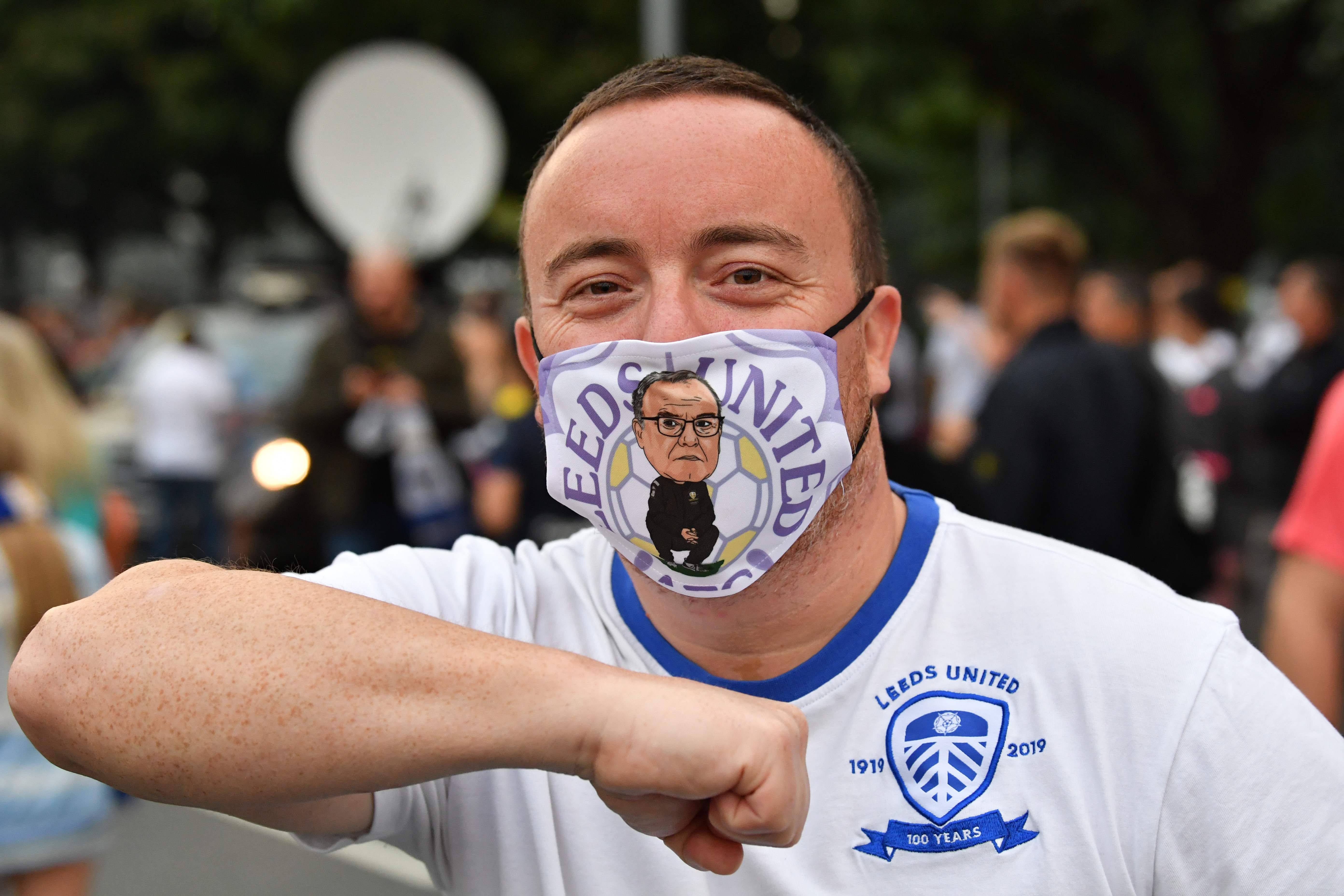 Hinchas del Leeds celebran el ascenso