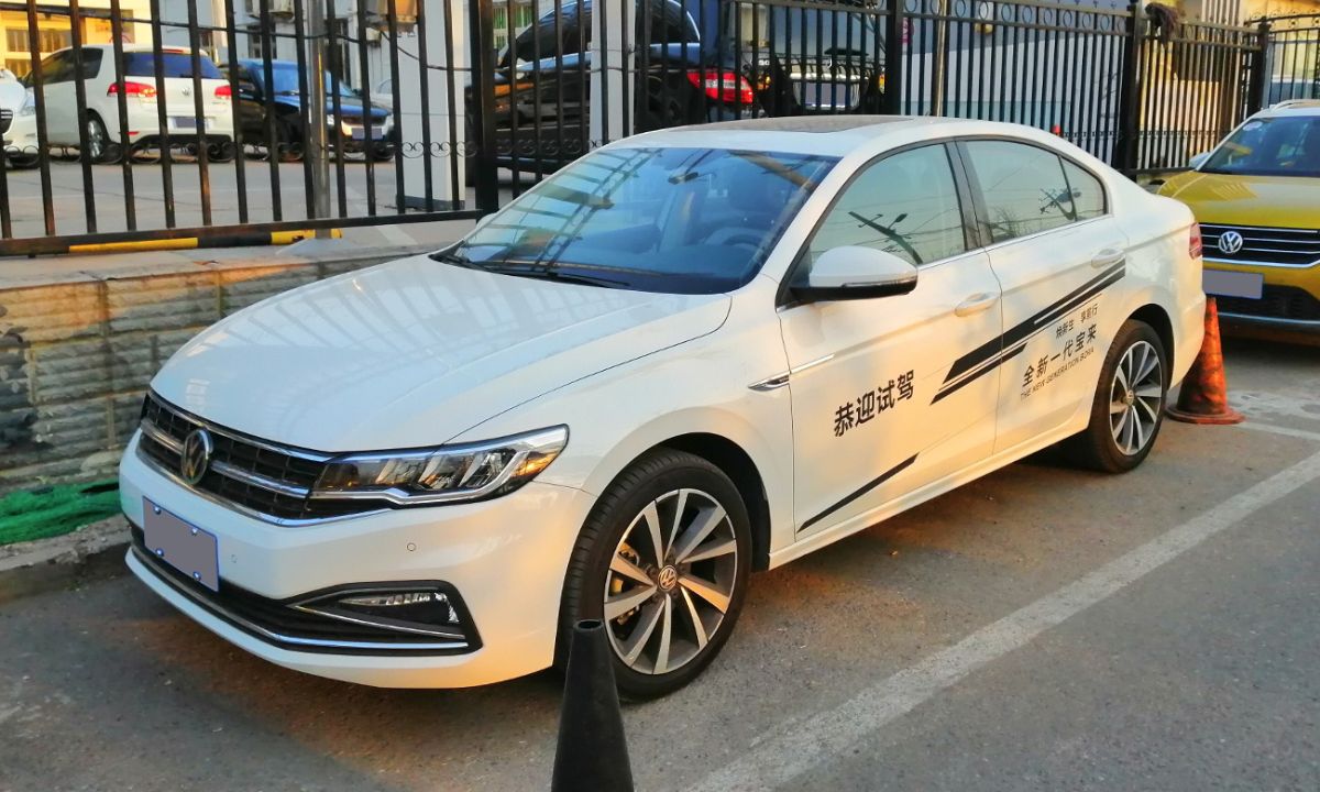 Volkswagen_Bora_CN_IV_01_China_2019-03-28.jpg