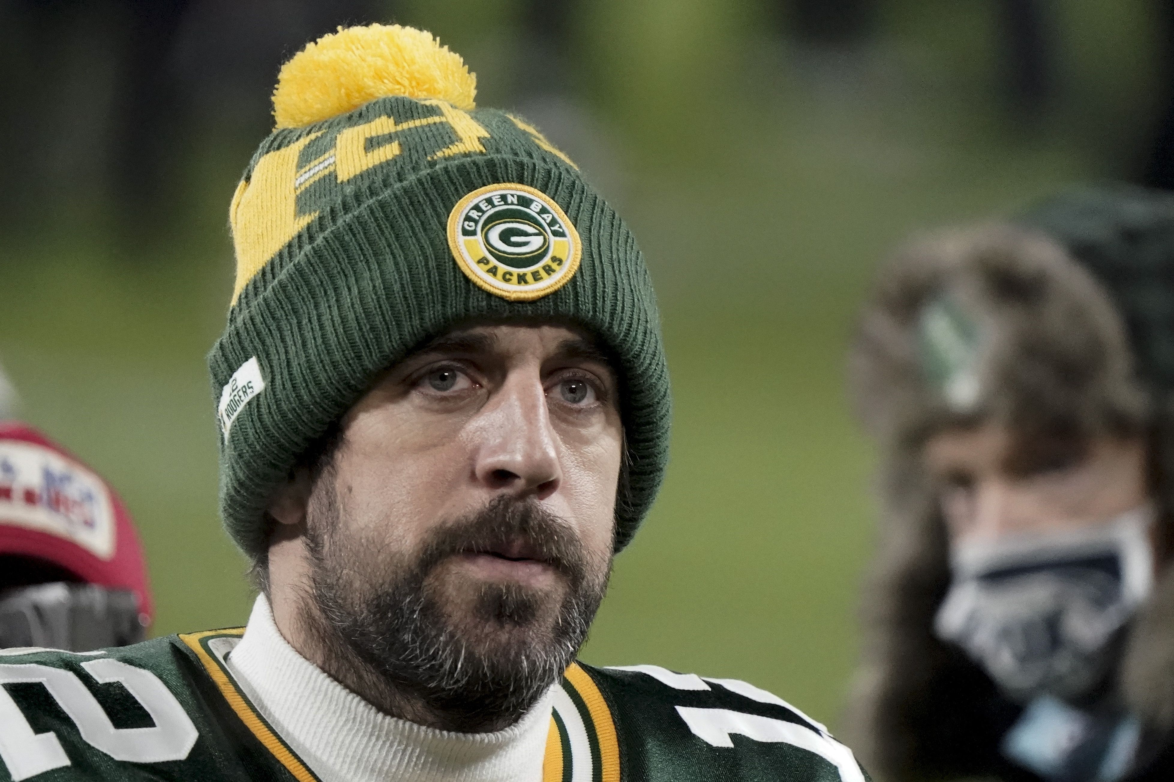 Twitter reacts to Aaron Rodgers' return to Green Bay, 'Office' shirt