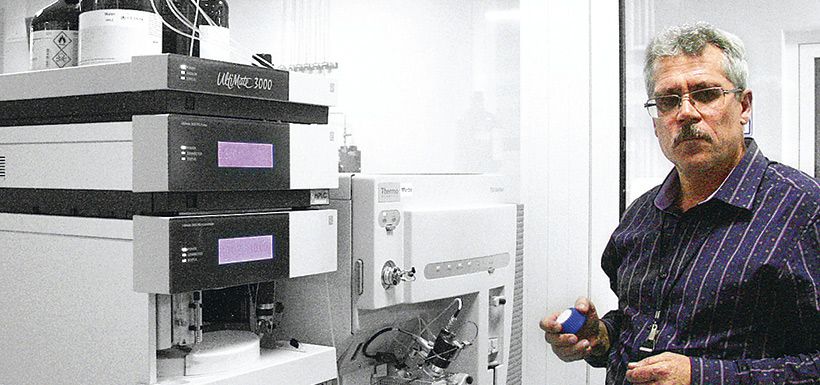 Grigori Rodchenkov, posando en el laboratorio que ocupó durante tres décadas en Rusia.