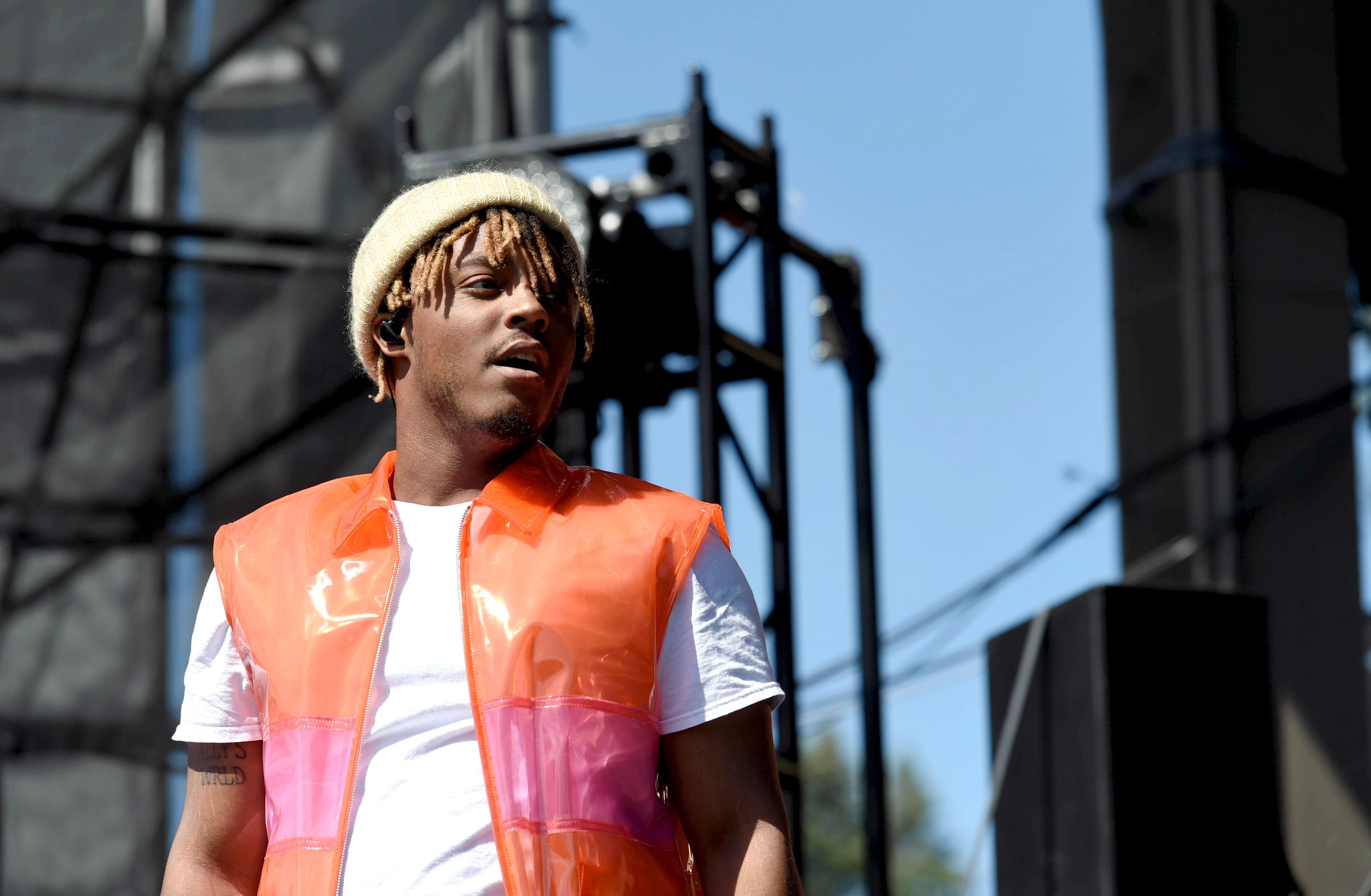 Report: Police say rapper Juice Wrld swallowed Percocet before suffering  seizure at Chicago airport and dying