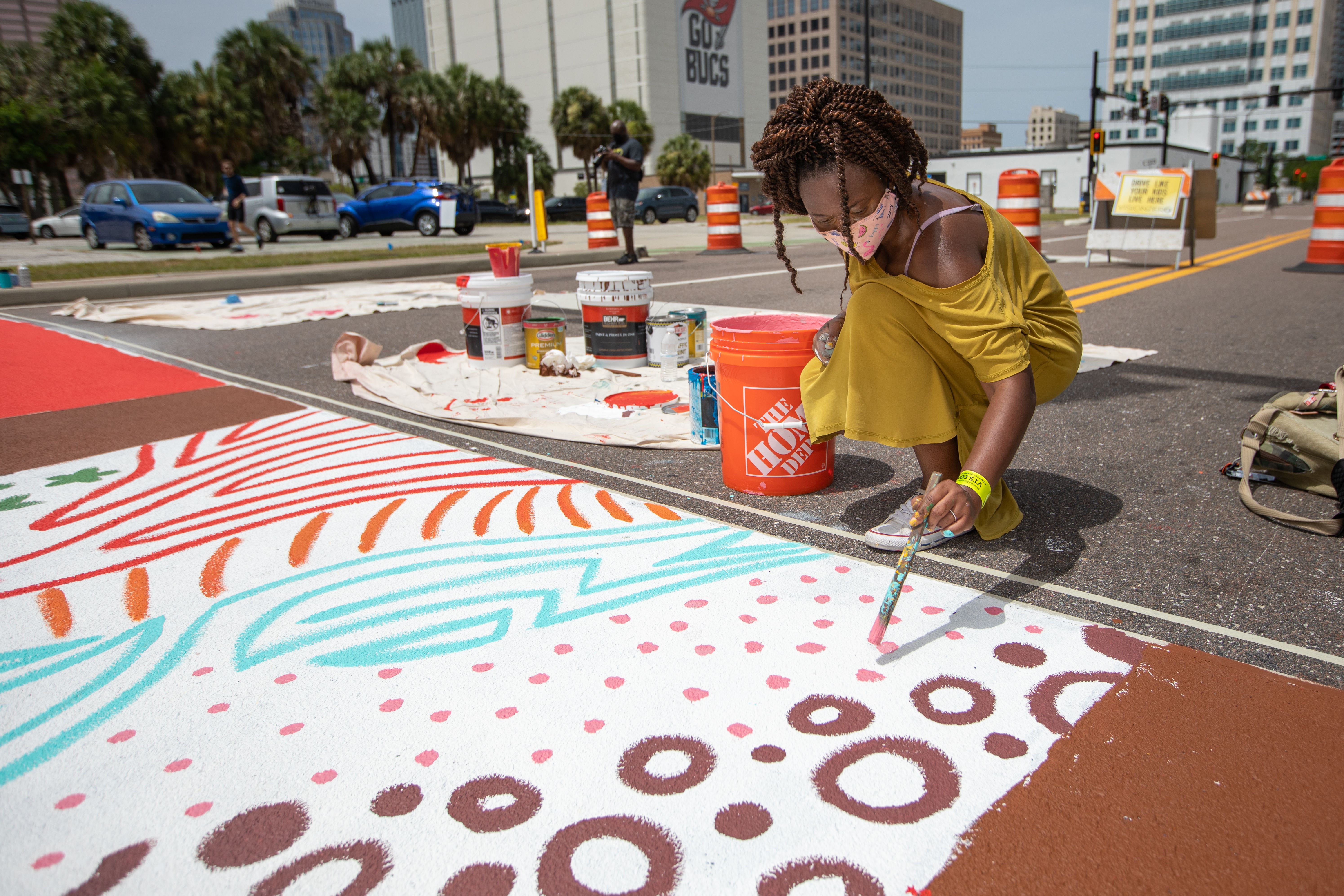 As rain falls on Tampa Bay, sidewalk chalk art melts away