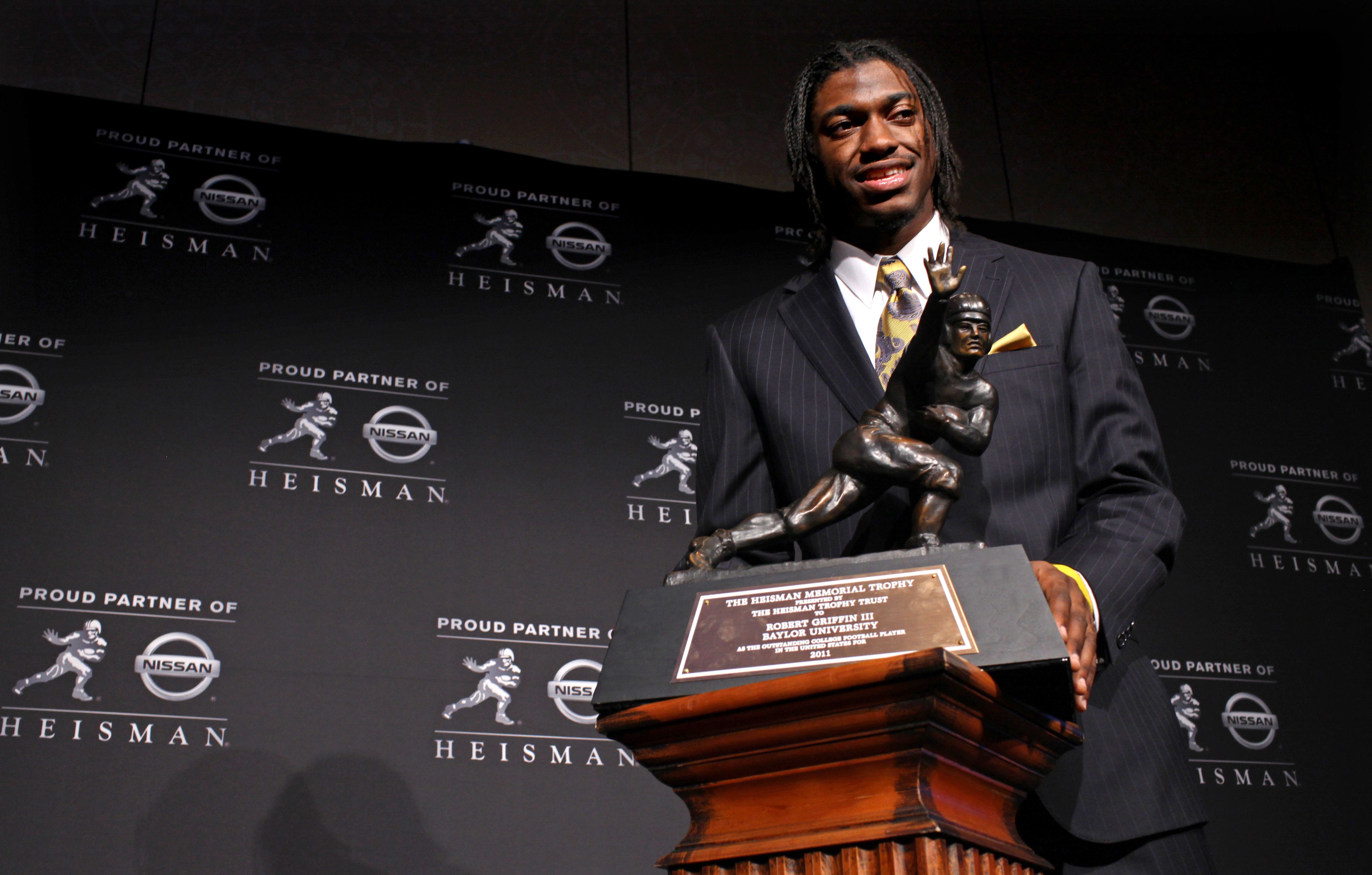 A Closer Look at Heisman Winning Quarterback Robert Griffin III - Field  Gulls