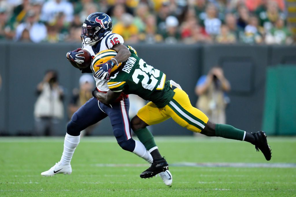 Tony Brown makes Lambeau Leap with Packers 