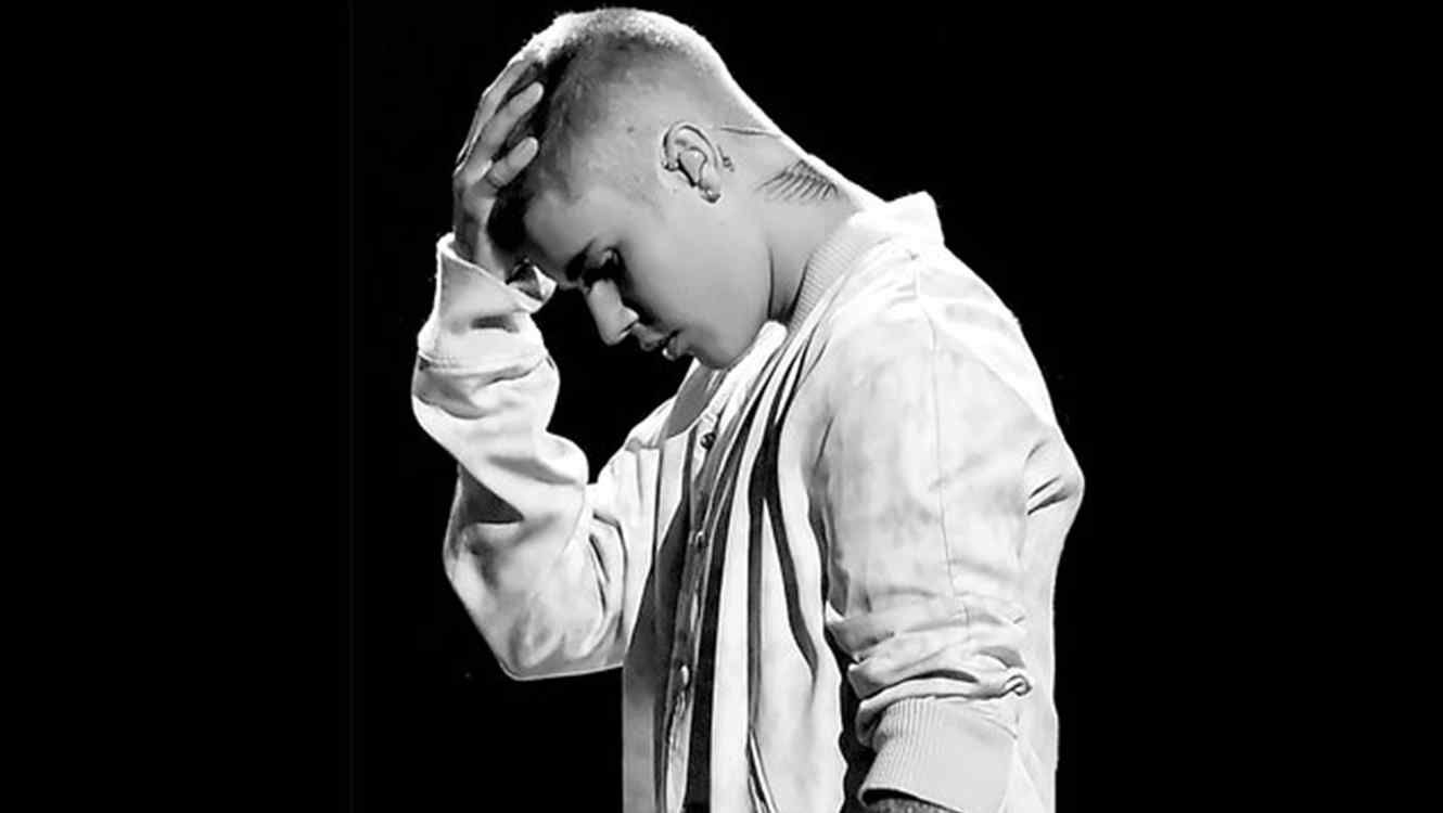 justin-bieber-bw-sad-2016-billboard-1548_0