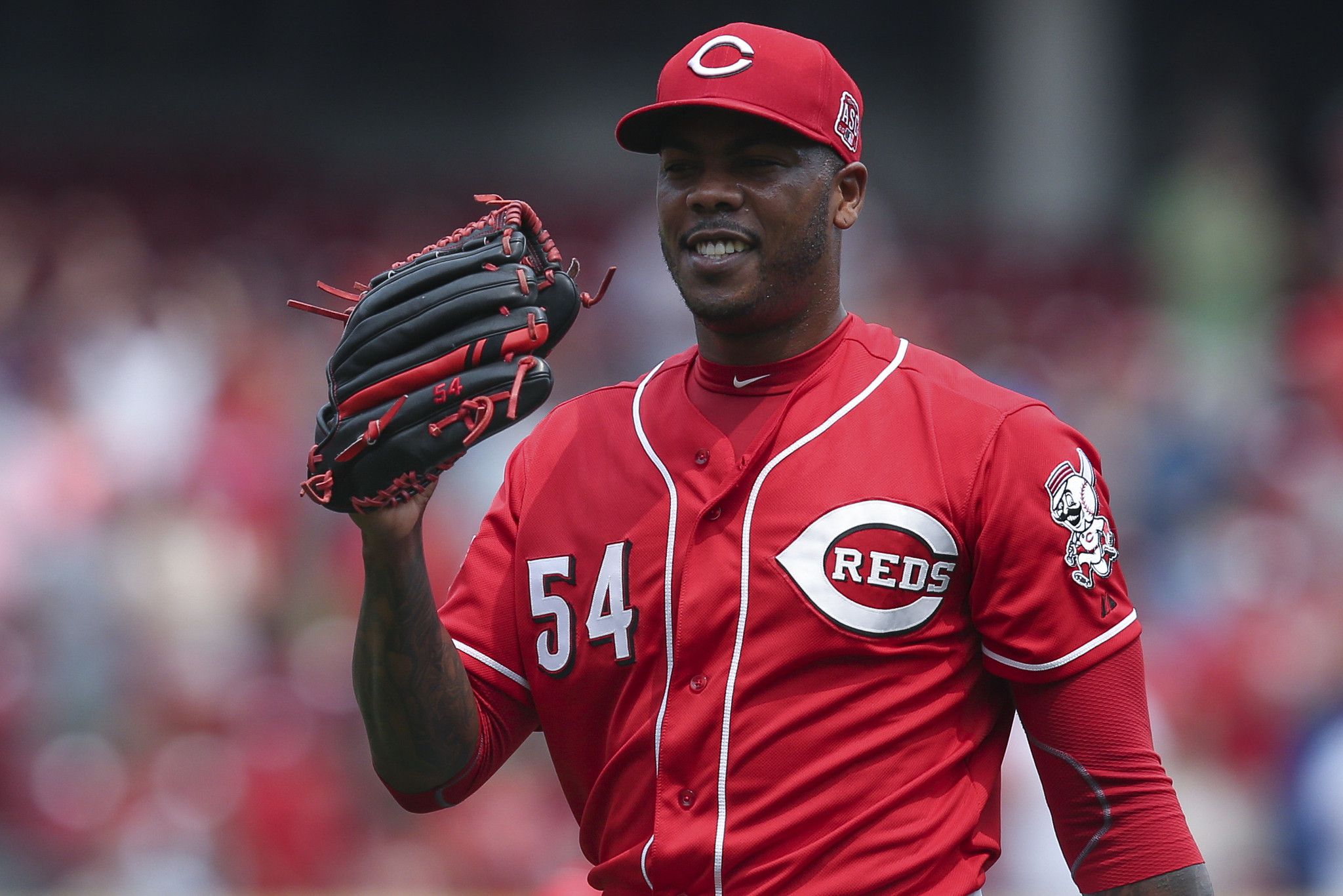Yankees acquire Aroldis Chapman, super reliever and possible