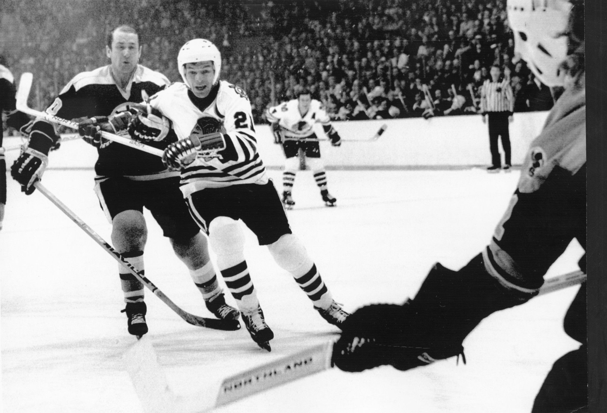 Stan Mikita and Bobby Hull formed special bond with Blackhawks