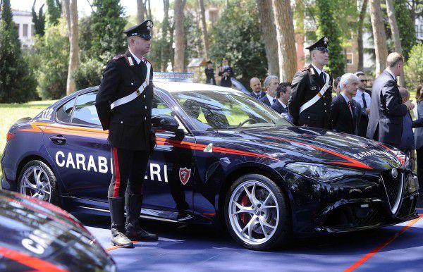 160505_alfa-romeo_consegna-giulia-carabinieri_04-600x386.jpg