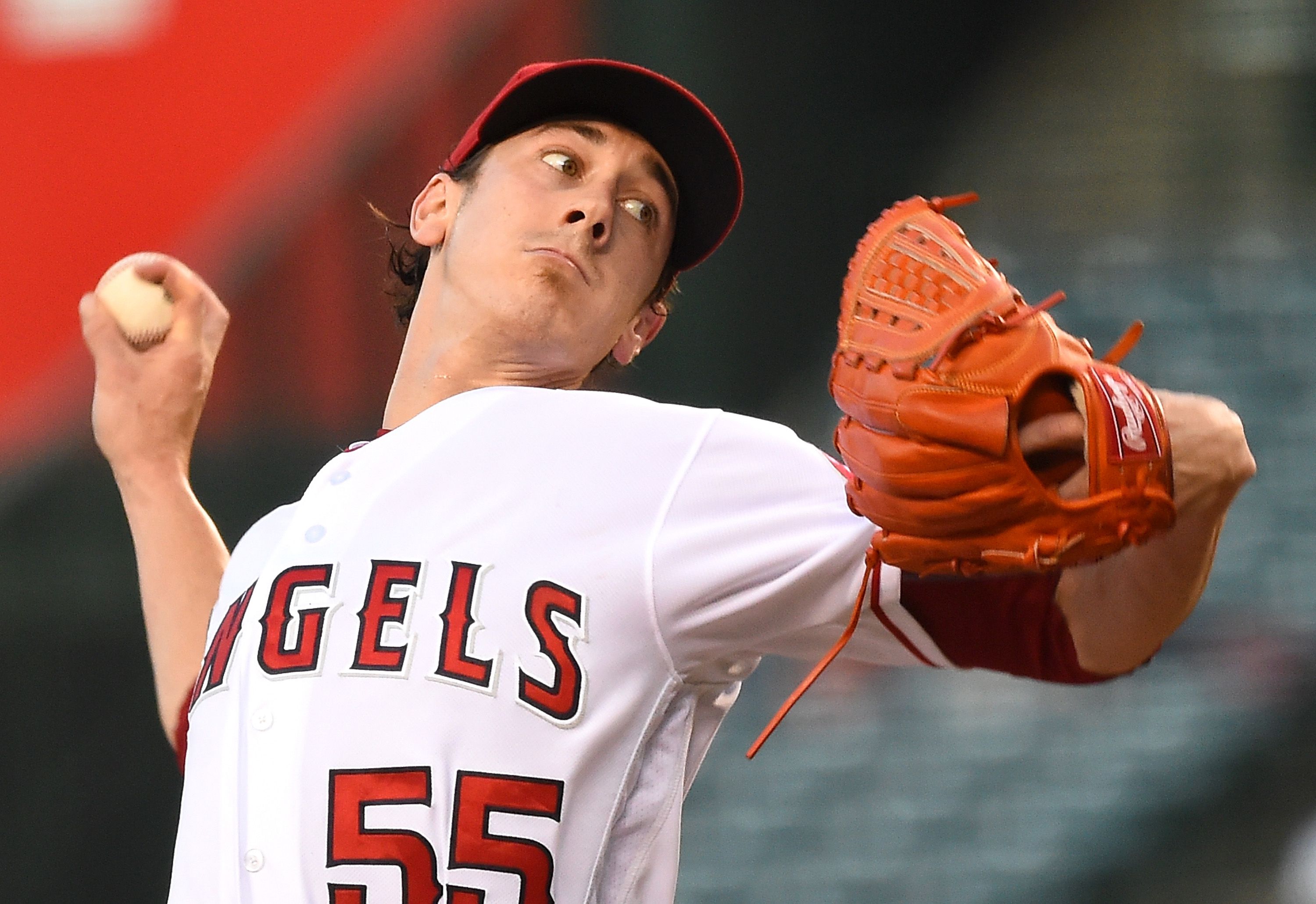 AP source: LA Angels closing in on deal to sign Tim Lincecum