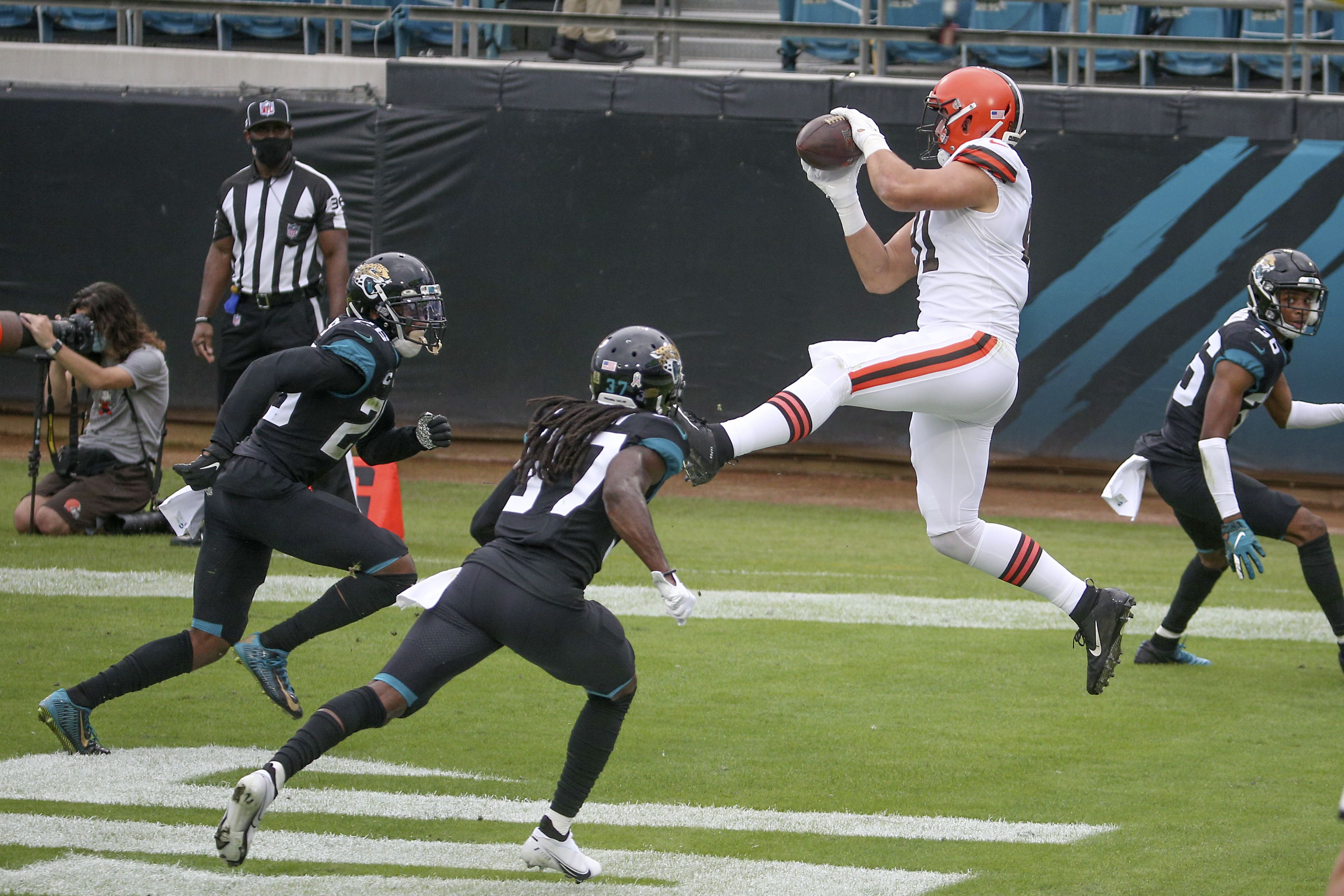 Browns survive late scare, hold on to beat Jaguars 27-25