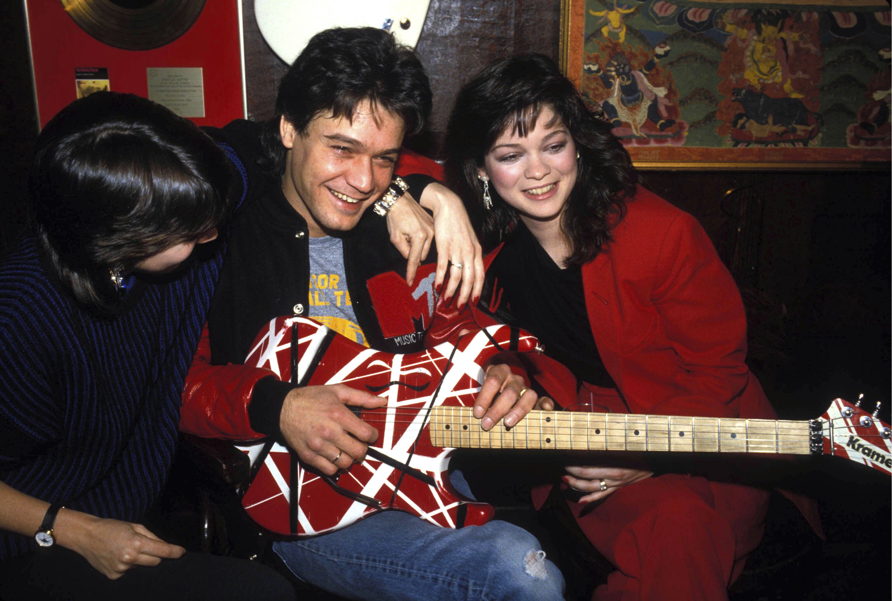 drikke kondensator købmand Guitars played, made by Eddie Van Halen go to auction