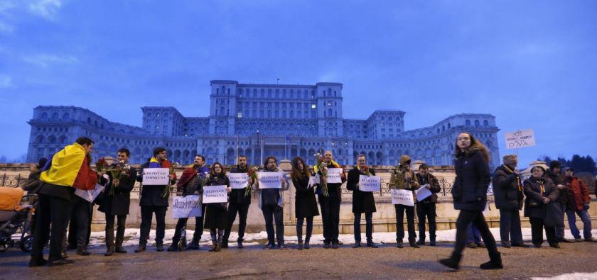 Romanians-protest-aga-18123405-e1486301841495-840x395.jpg