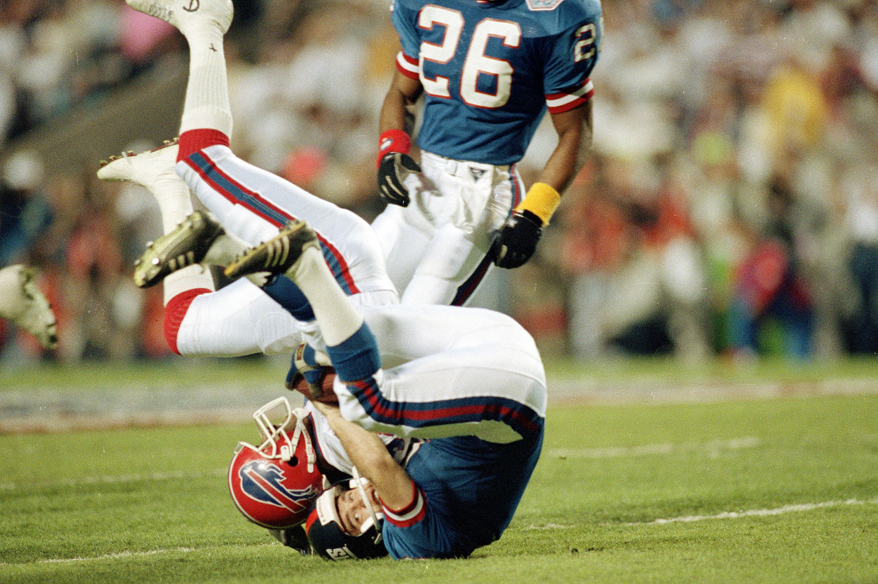 Buffalo Bills kicker Scott Norwood (11) walks off the field after missing a  47-yard field goal on the last play of the game, clinching a 20-19 victory  for the New York Giants