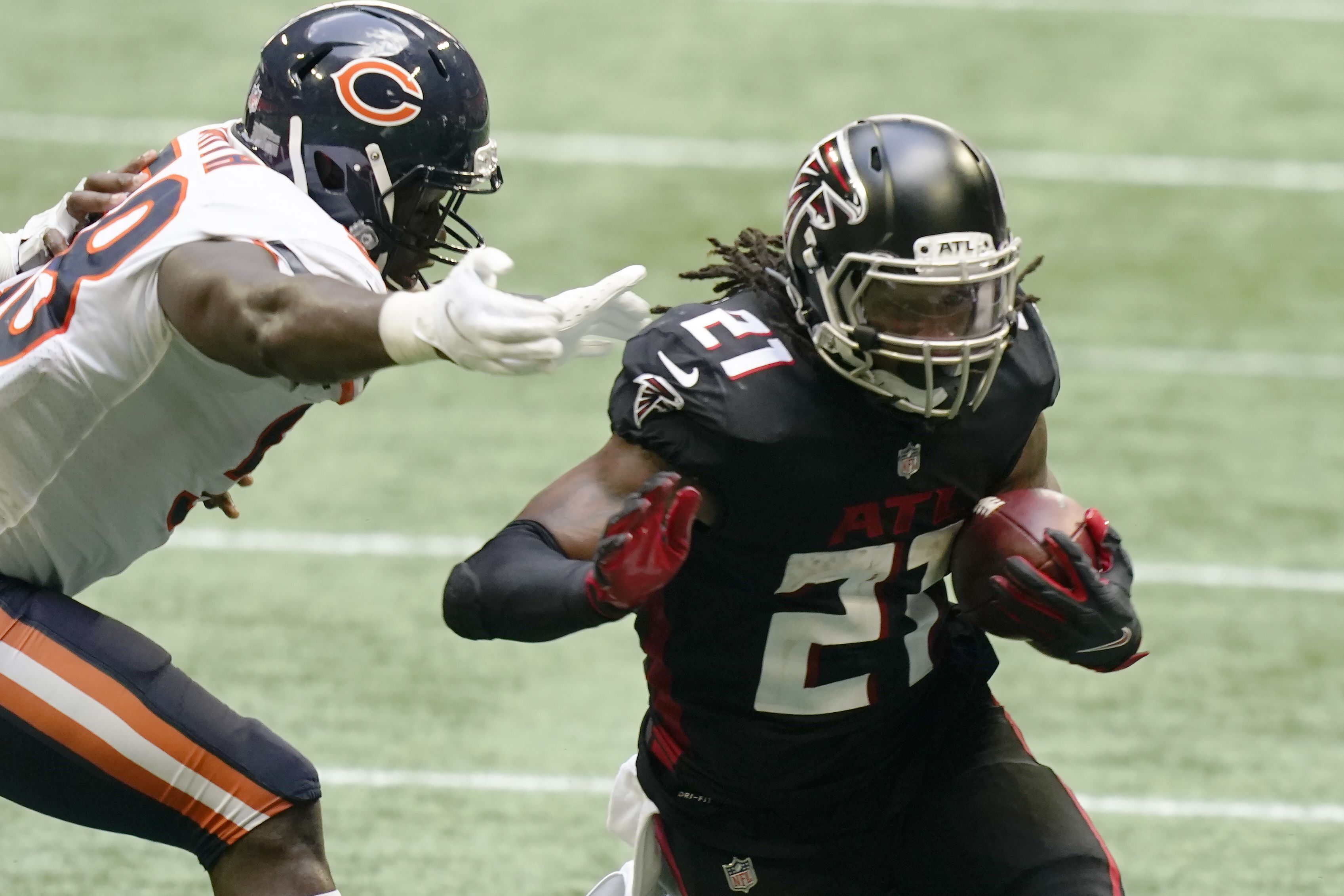 Atlanta Falcons running back Todd Gurley (21) runs for a touchdown against  the Green Bay Packers