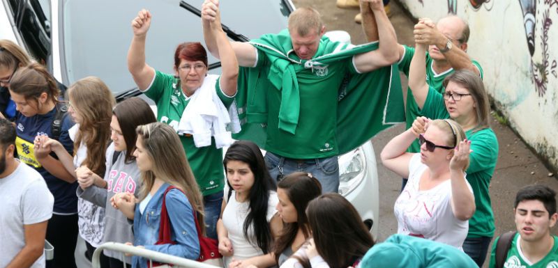 Fans-of-Chapecoense-so17617874.jpg