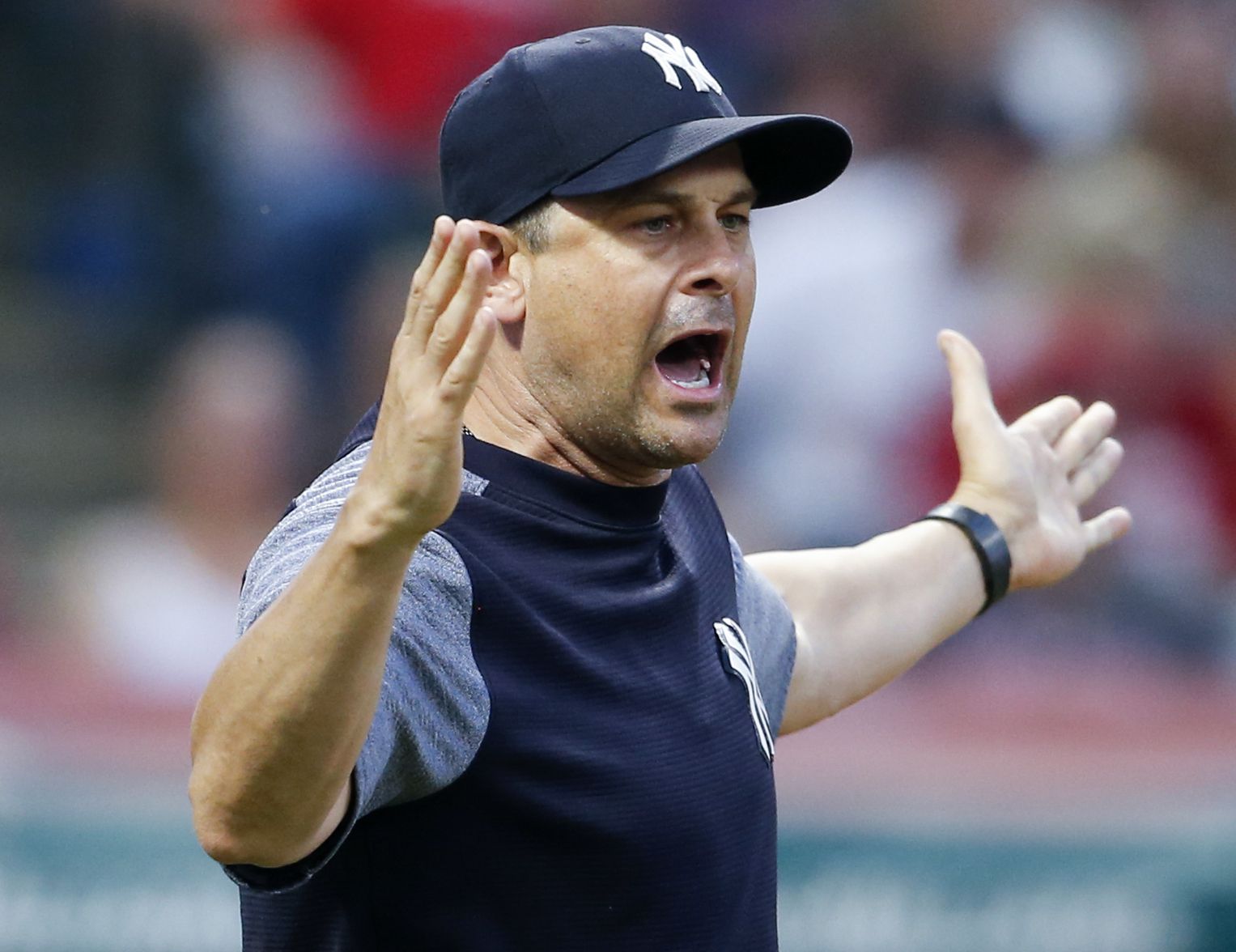 How a fan's viral video turned Aaron Boone's Yankees into 'savages