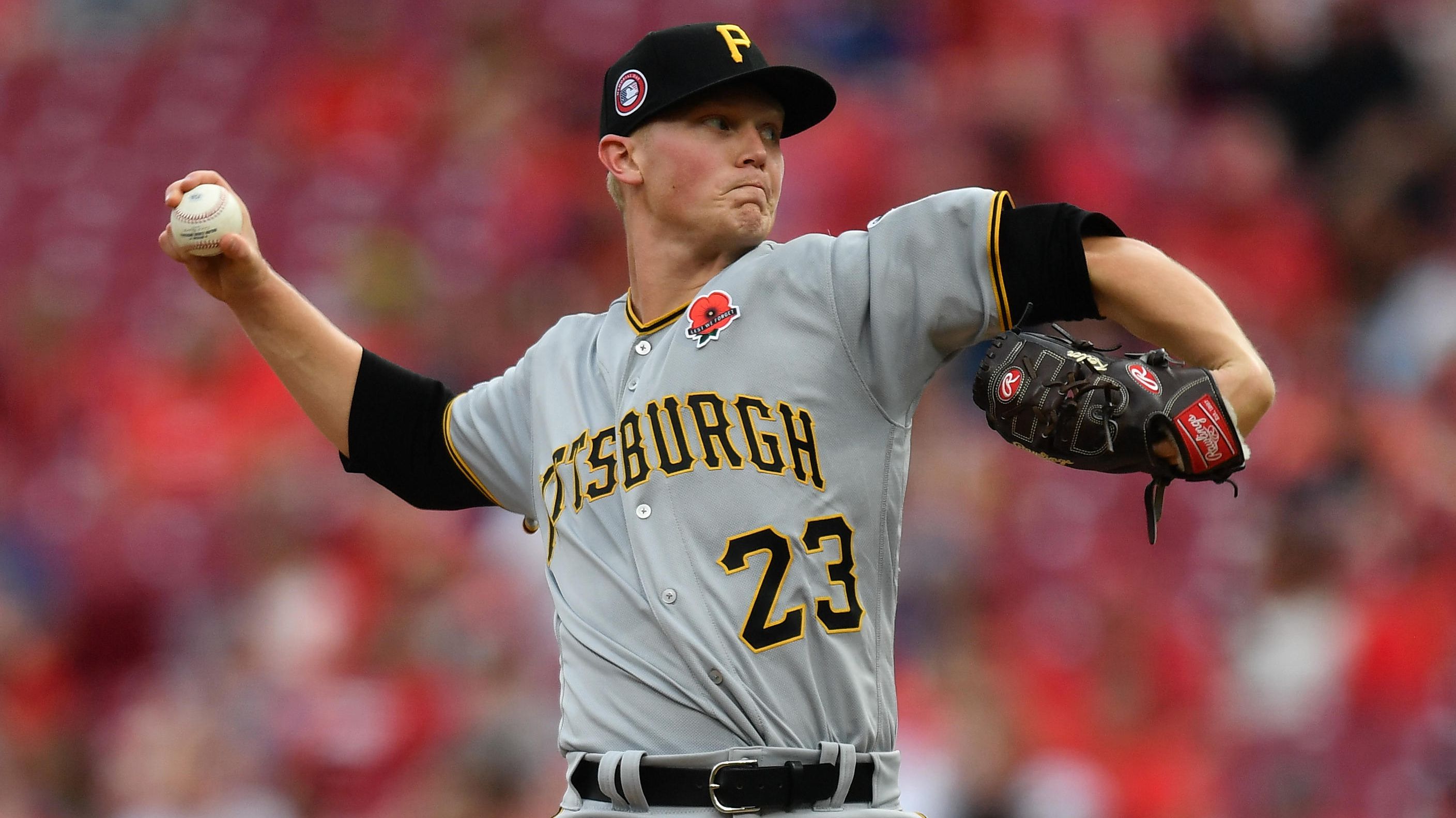 Pittsburgh Pirates' Kyle Crick (30) and Cincinnati Reds' Eugenio