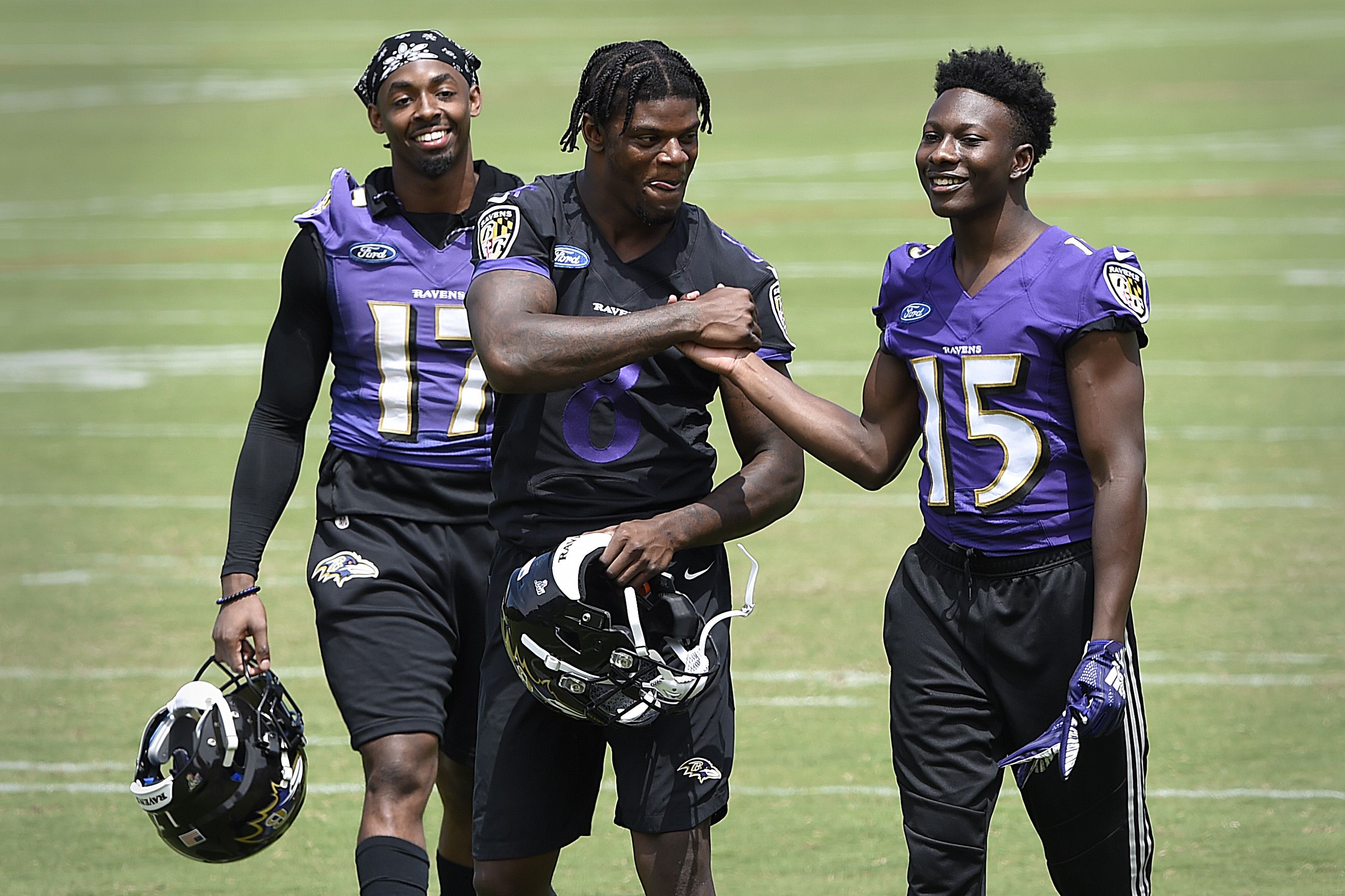 Antonio Brown posts photo in Ravens uniform, wants to play with Lamar  Jackson-- and there might be mutual interest