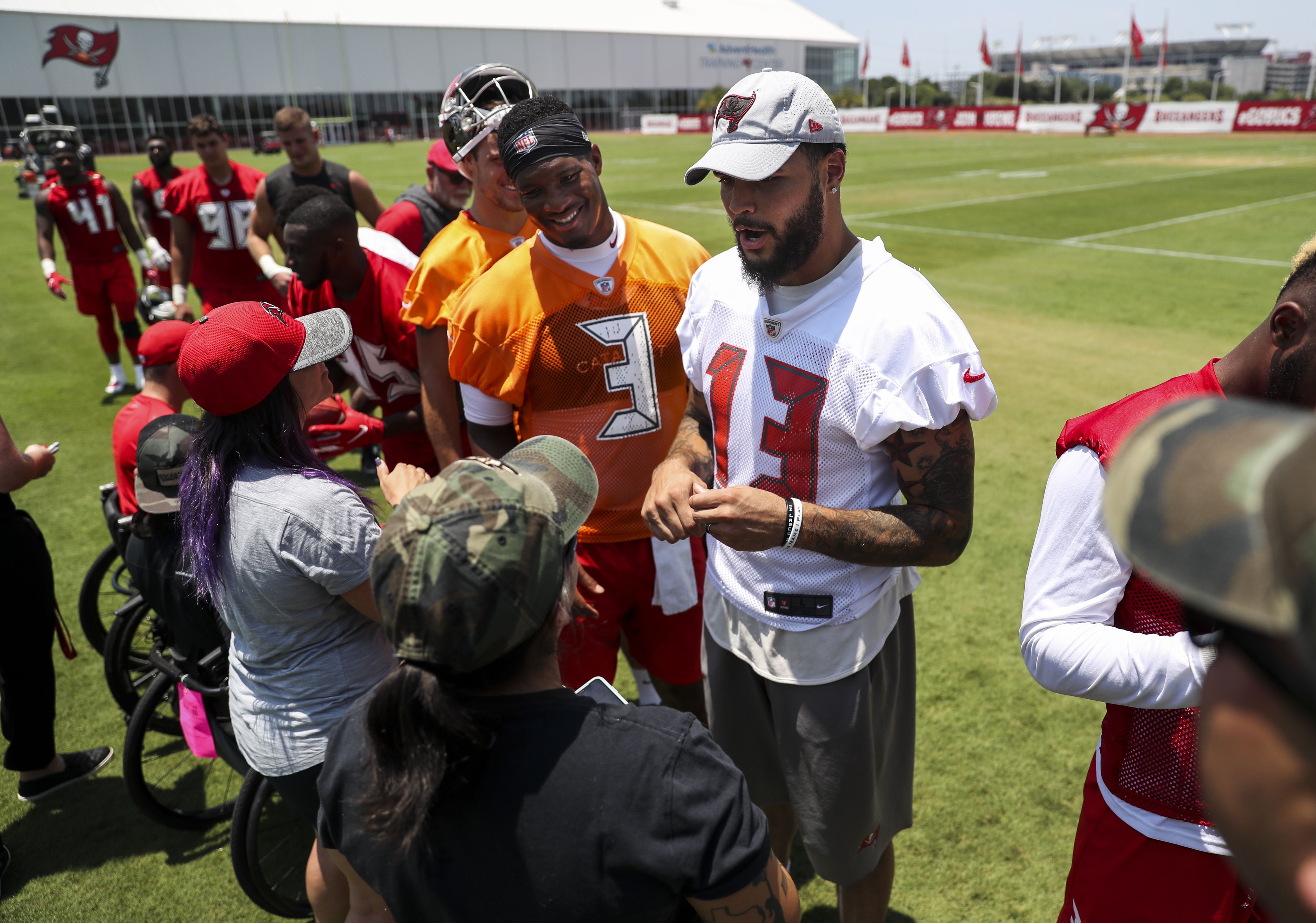 Mike Evans ends anti-Donald Trump protest of national anthem, will stand  with Tampa Bay Buccaneers - ESPN