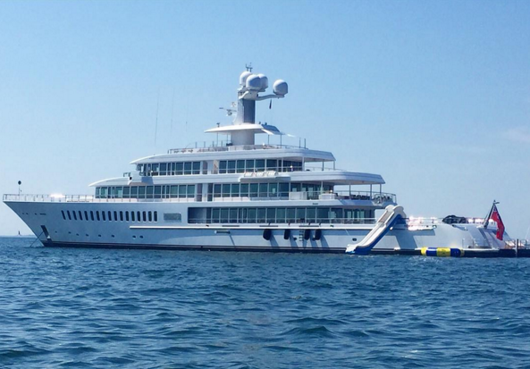 5 Superyachts of Super Bowl Contenders - Megayacht News